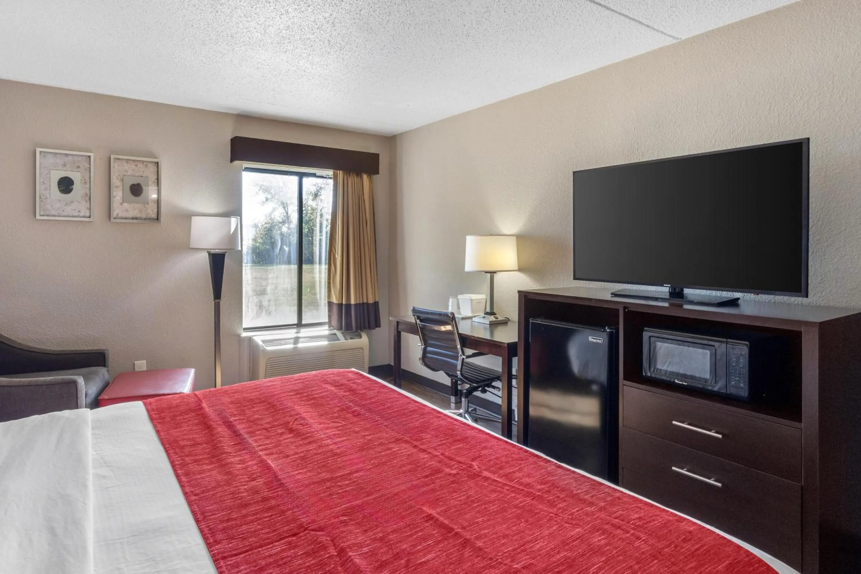Bedroom in SureStay by Best Western Greenville