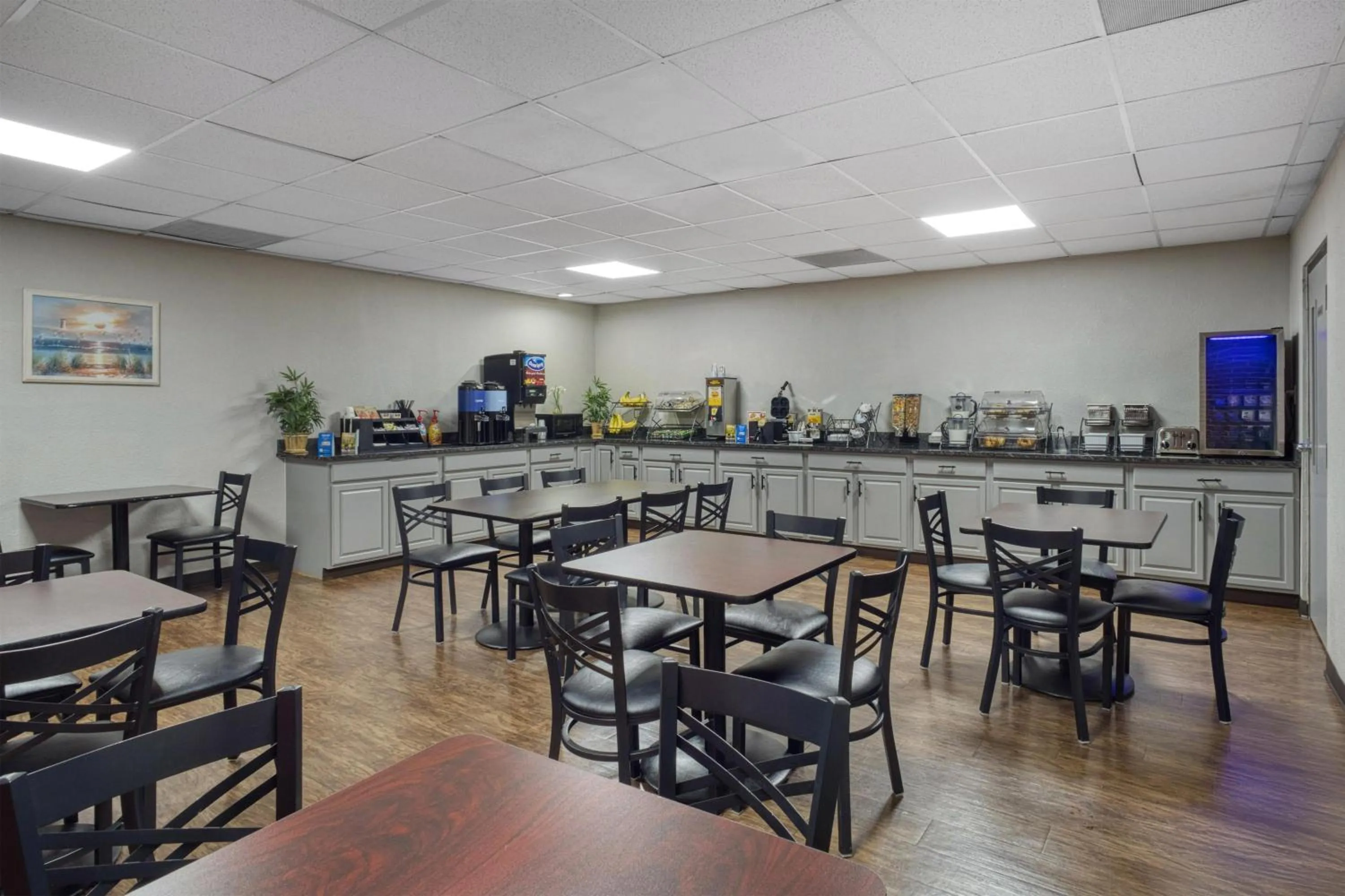 Restaurant/places to eat in SureStay by Best Western Greenville