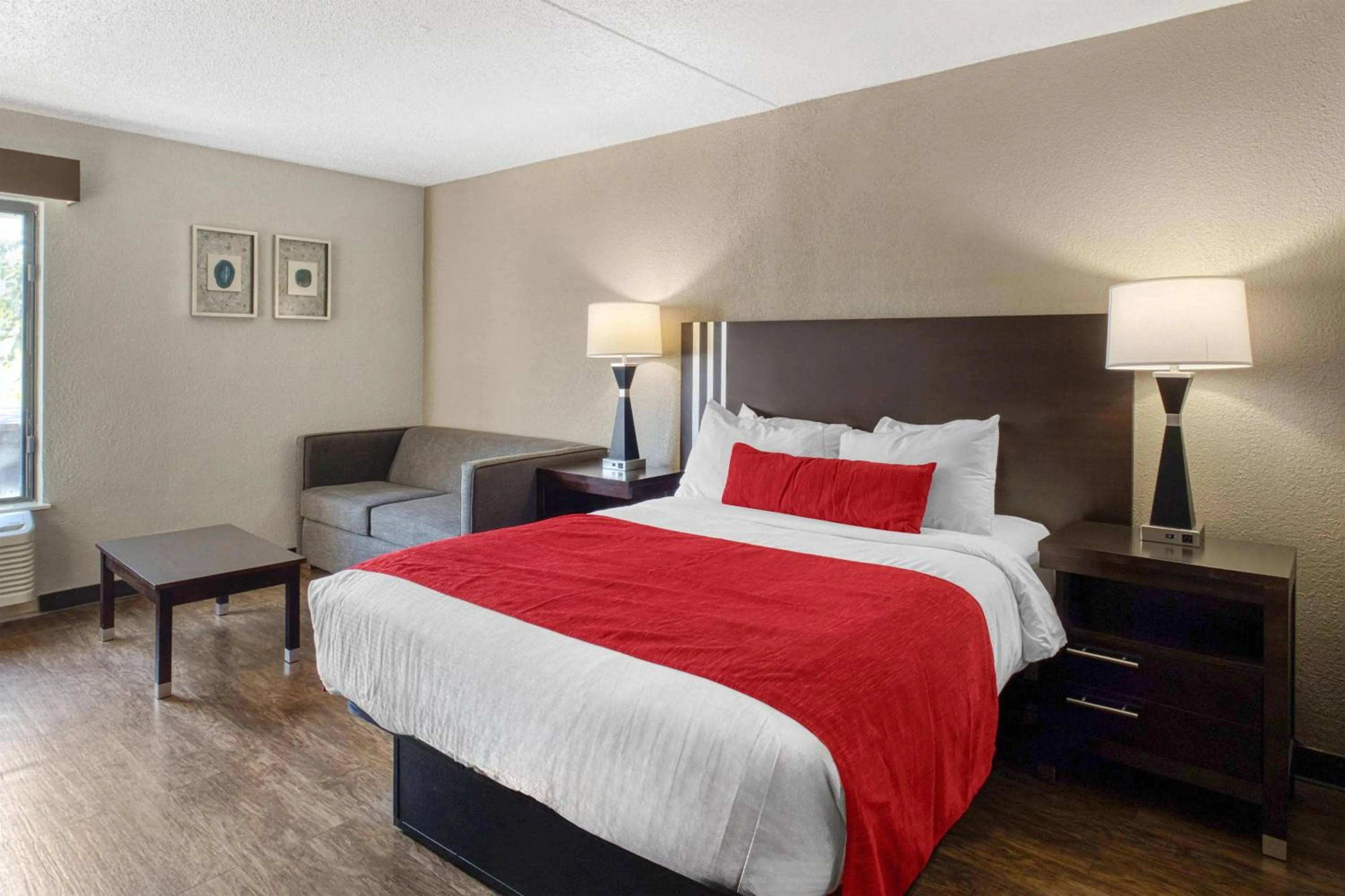 Bedroom in SureStay by Best Western Greenville