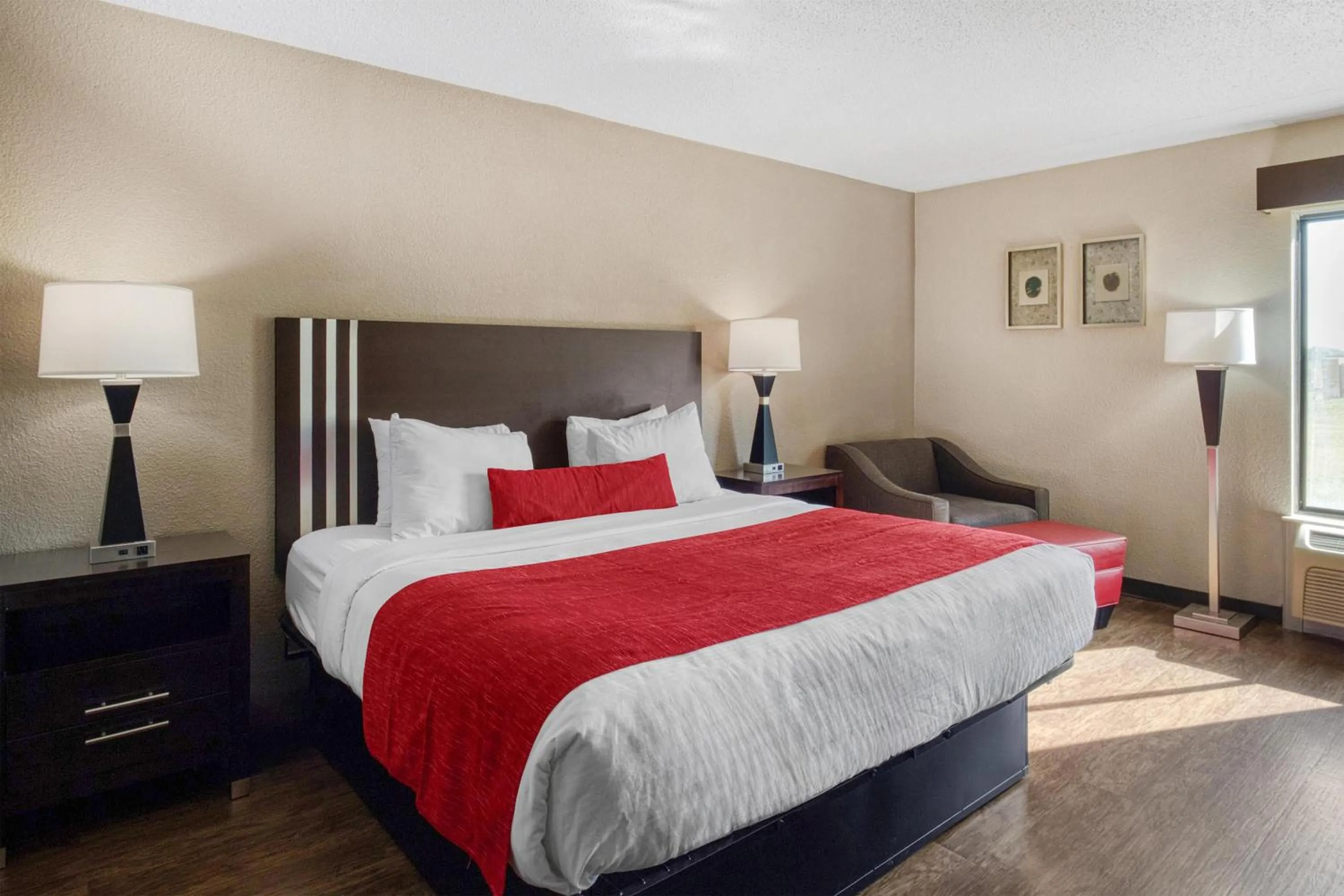 Bedroom in SureStay by Best Western Greenville