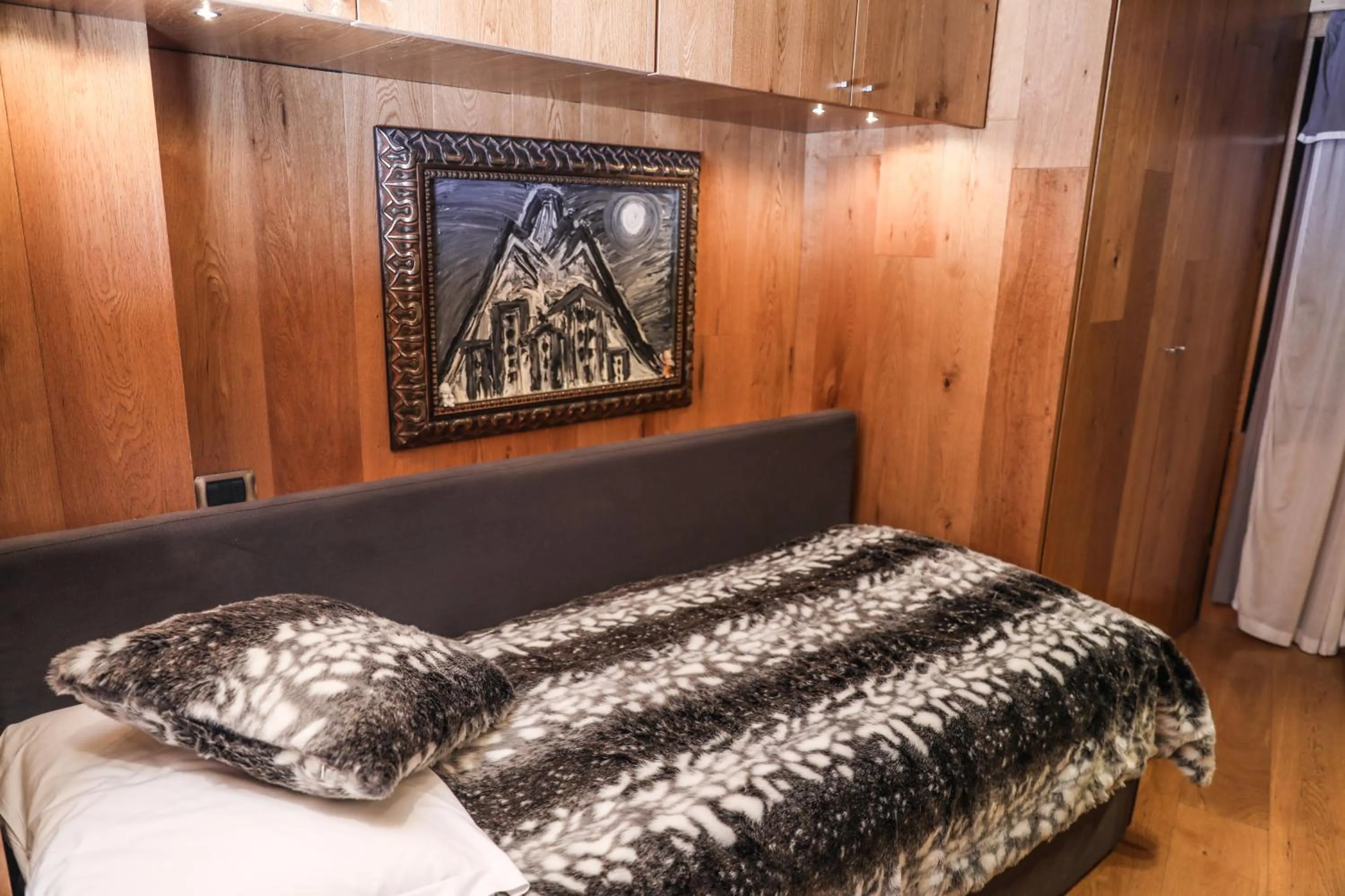 Bed in Art Hotel Grivola