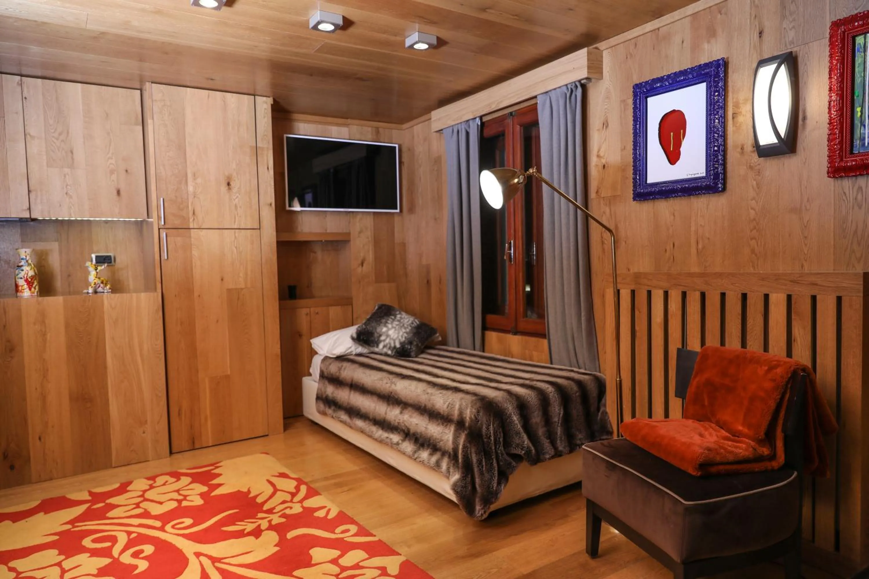 Bed in Art Hotel Grivola