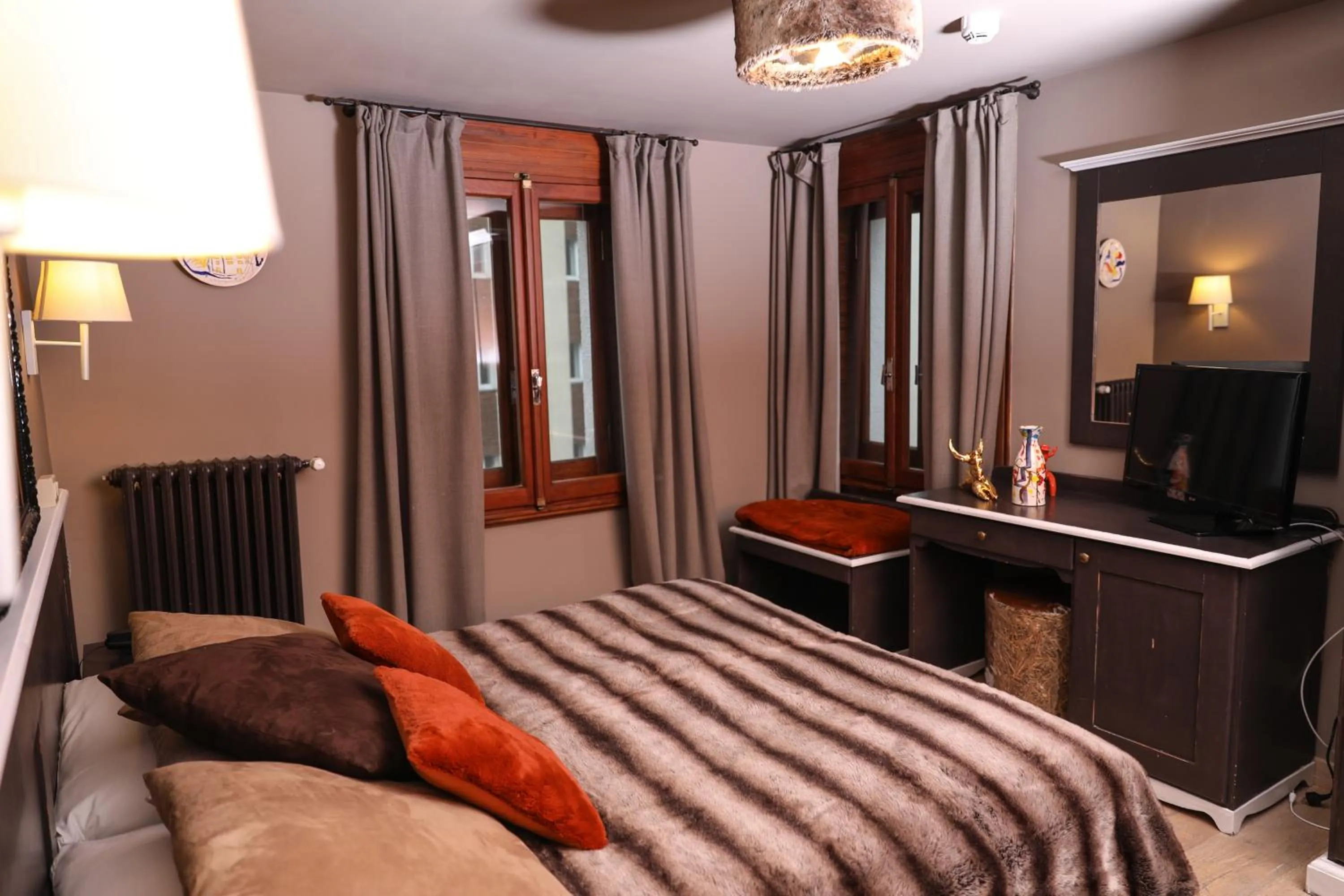 Bedroom, Bed in Art Hotel Grivola