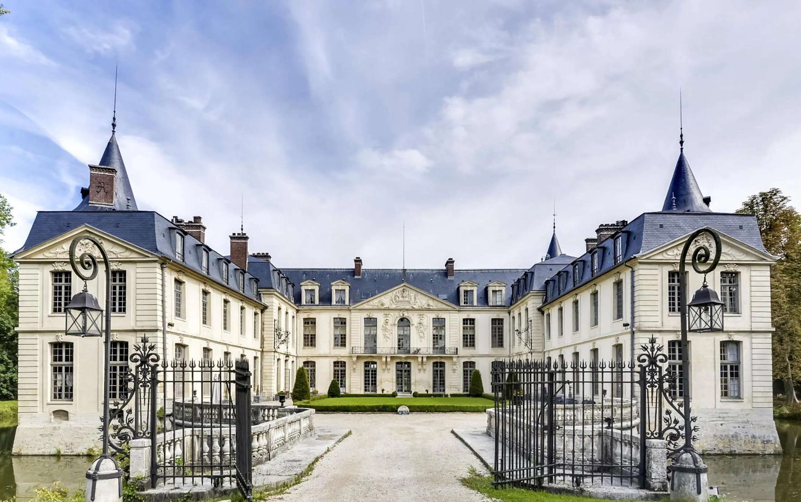 Property building in Château d'Ermenonville