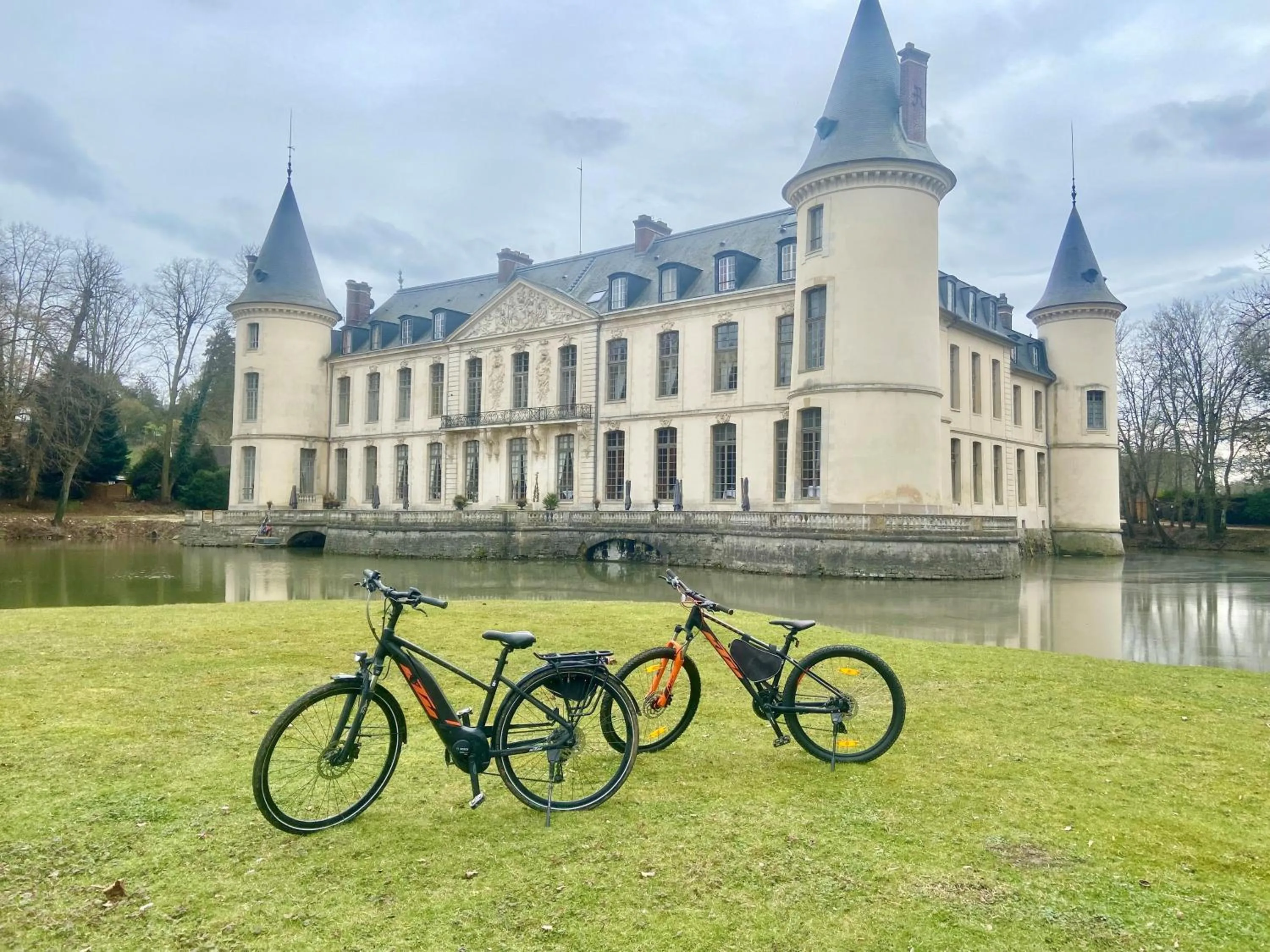 Cycling in Château d'Ermenonville