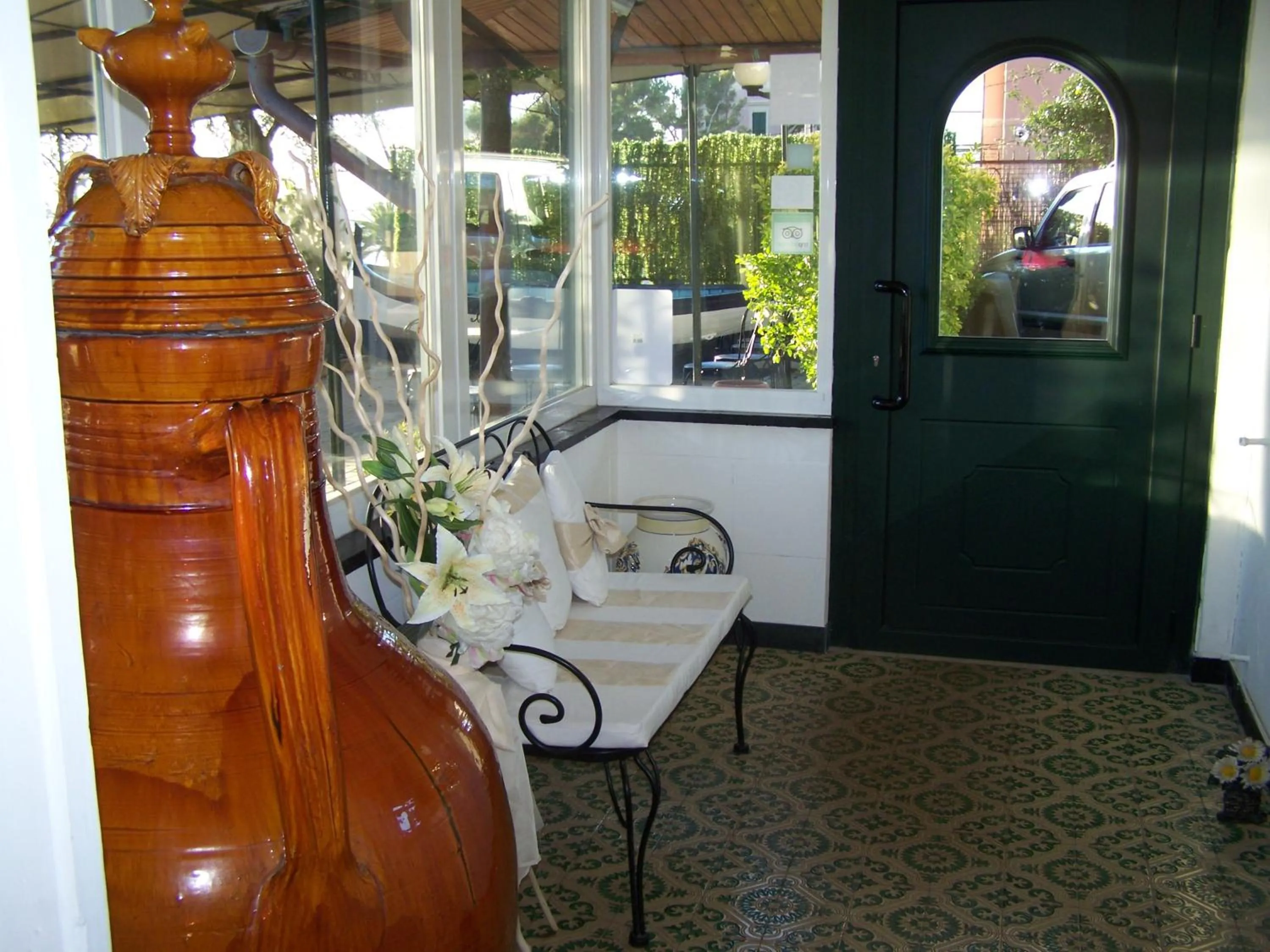 Communal lounge/ TV room in Hotel La Giara