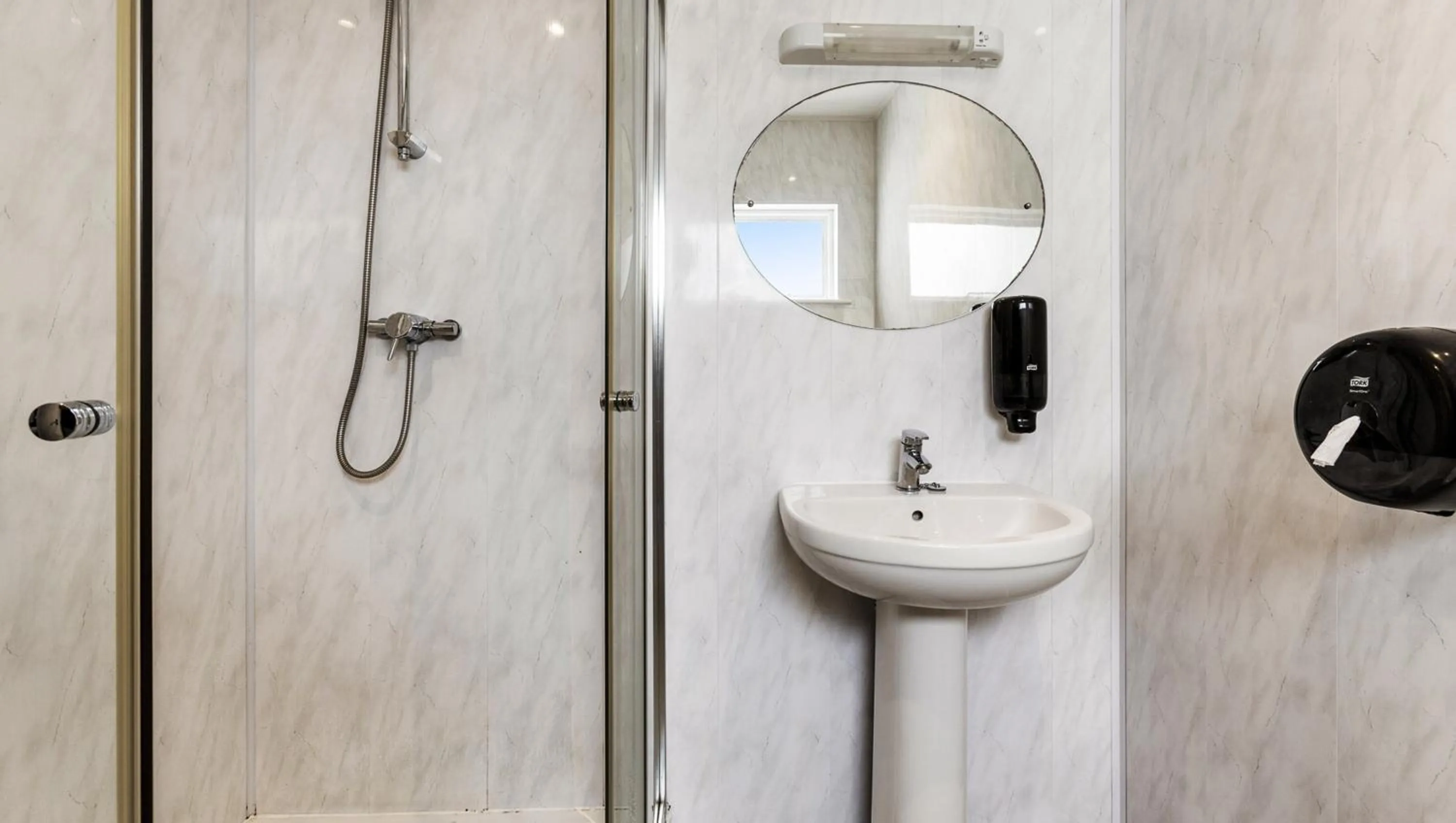 Bathroom in Magnuson Hotel Sandy Lodge Newquay