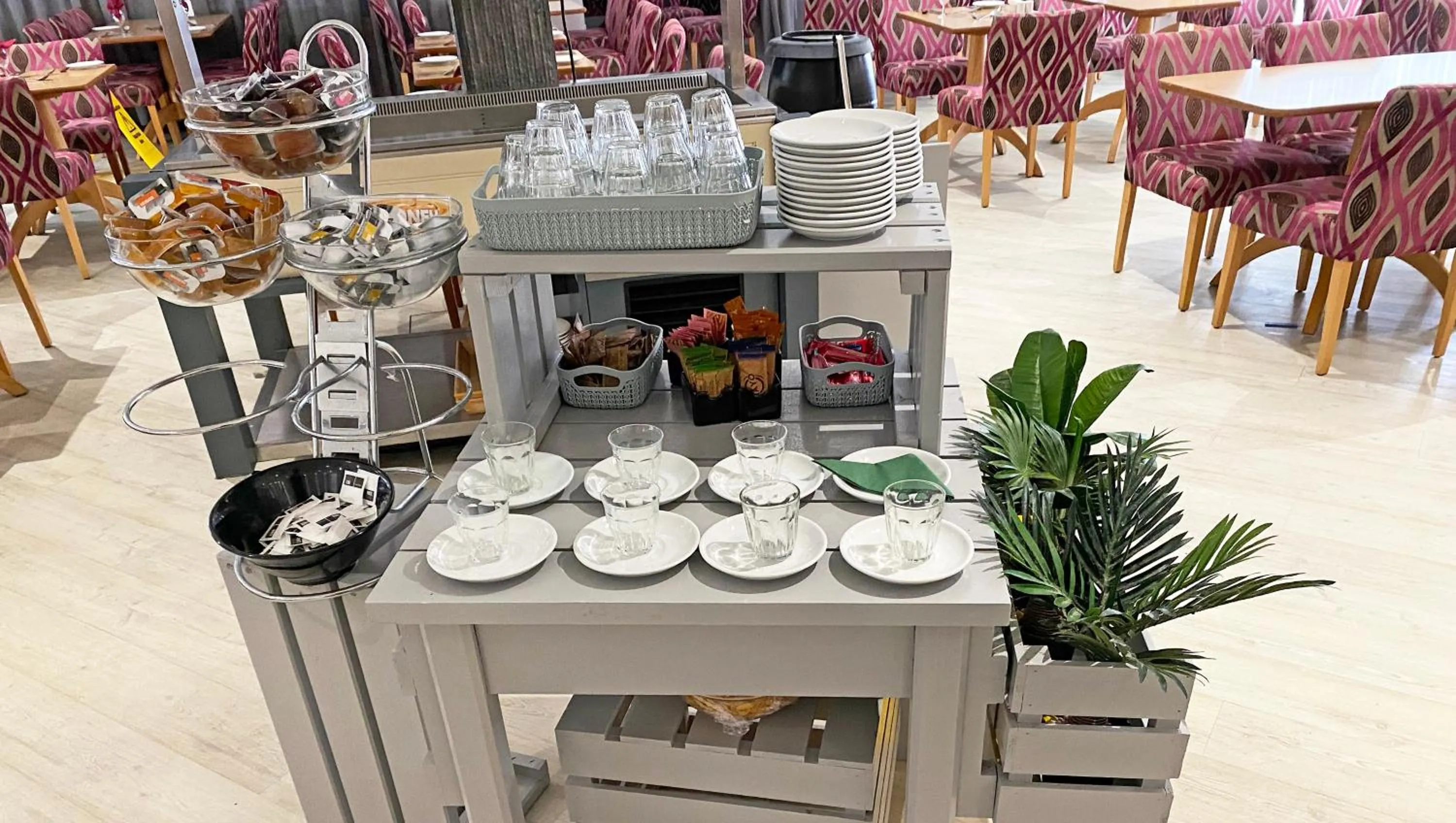 Buffet breakfast in Magnuson Hotel Sandy Lodge Newquay