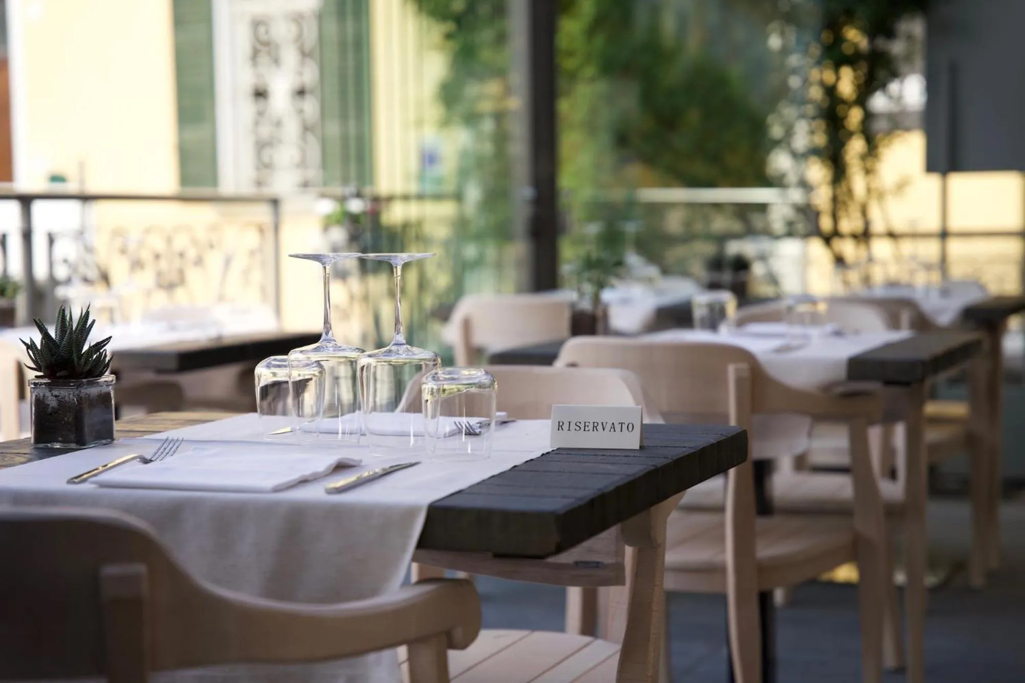 Restaurant/places to eat in Seta Hotel