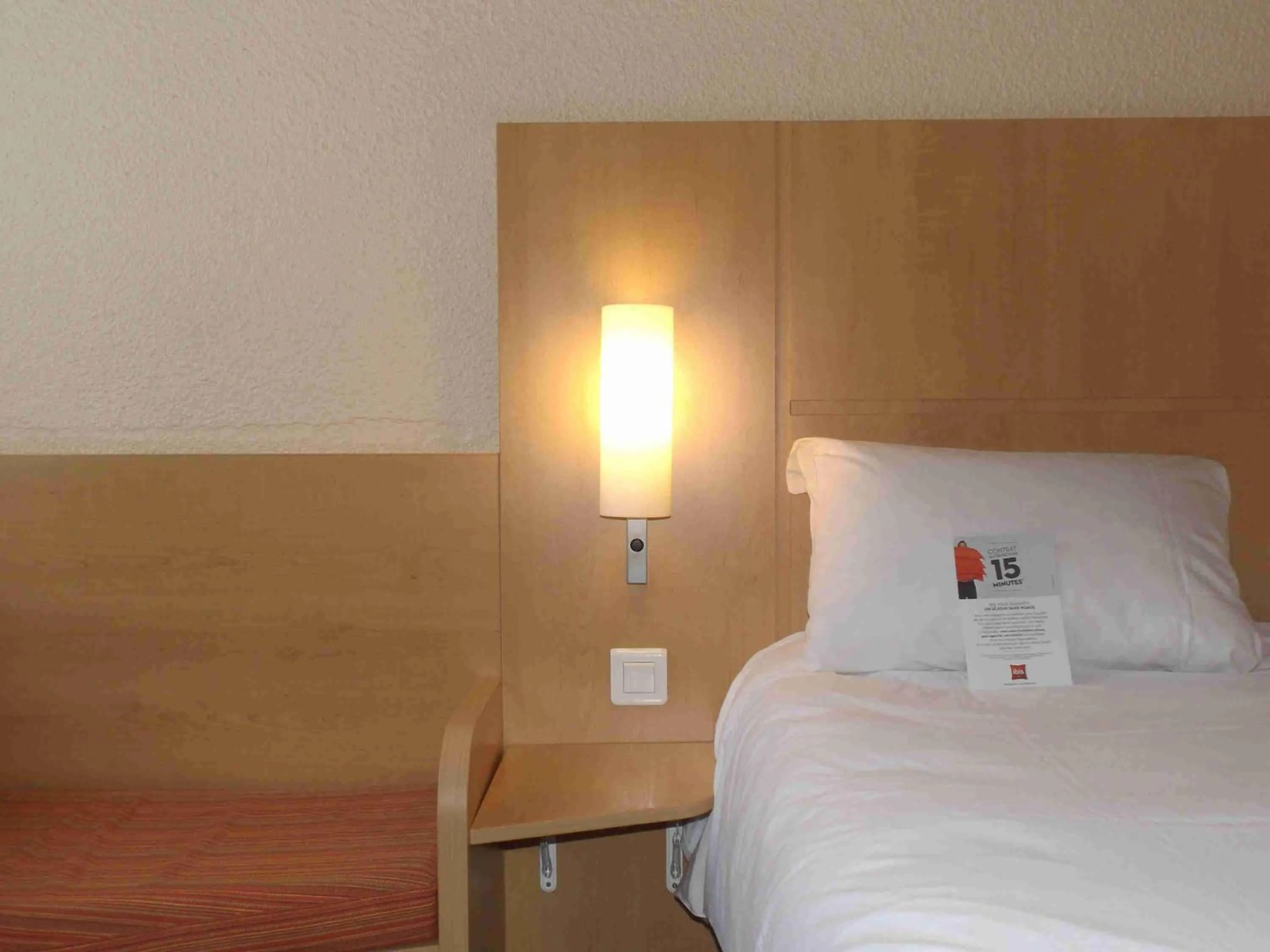 Bedroom, Bed in ibis Abbeville