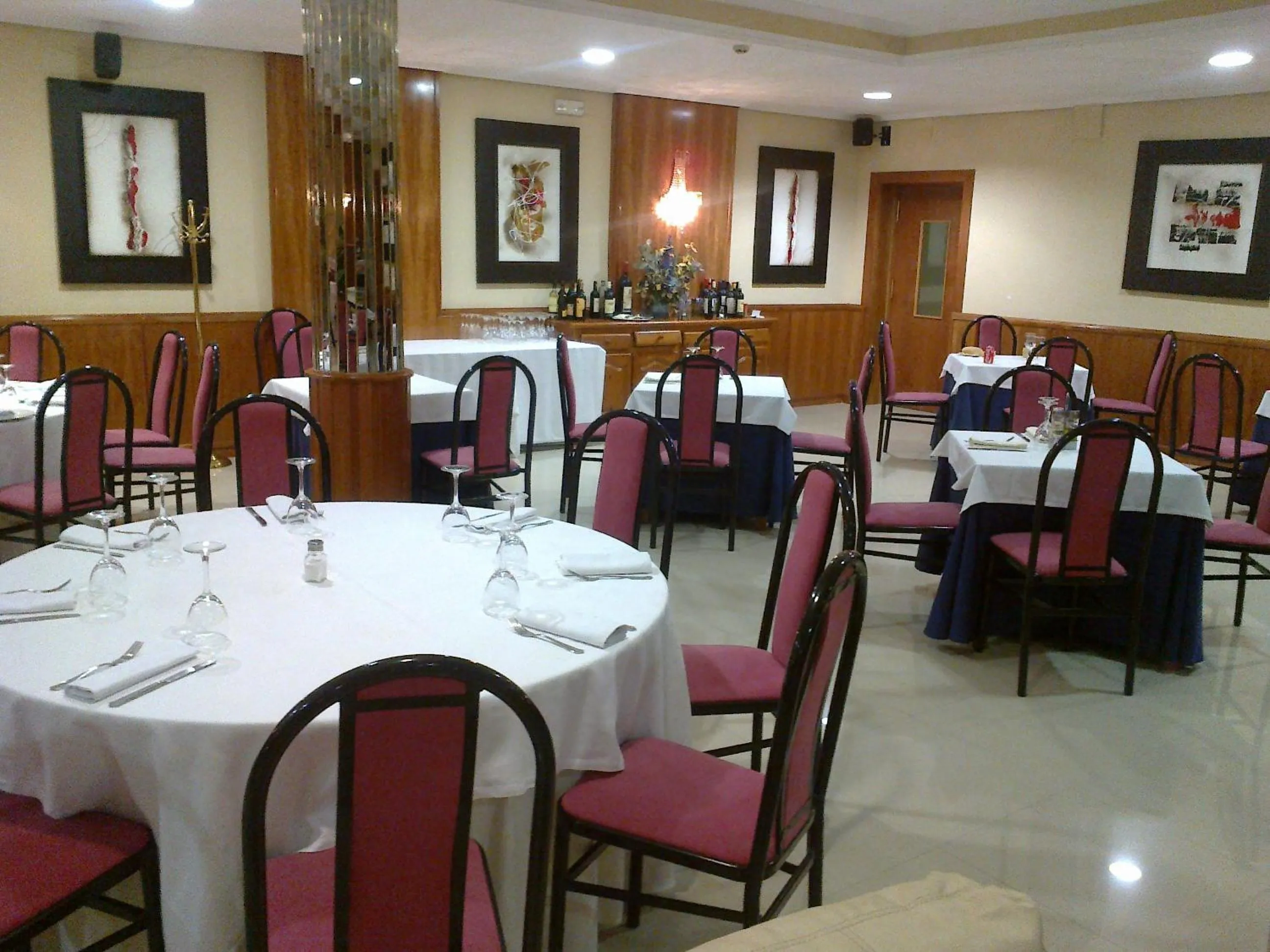 Restaurant/places to eat in Hotel Anabel Baza