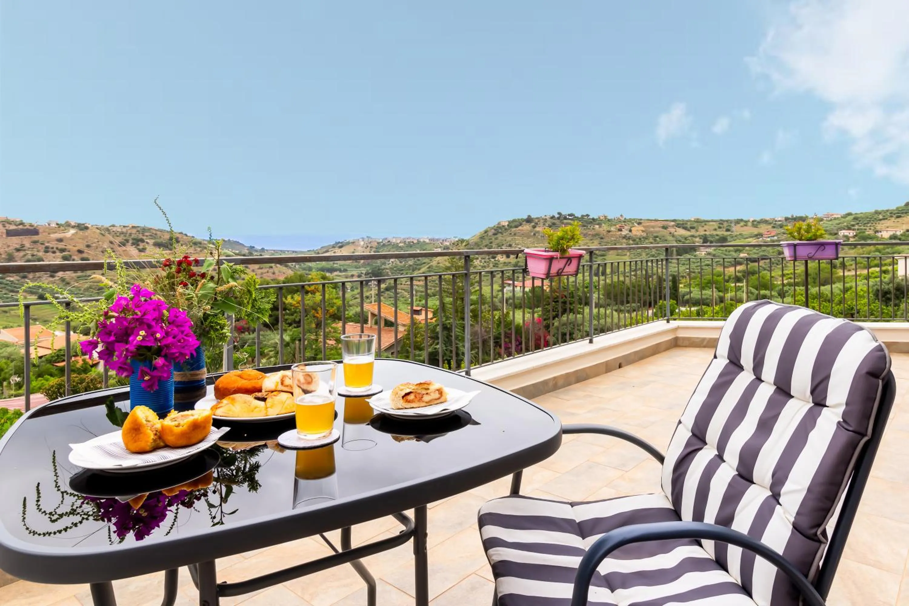 Balcony/Terrace in Granatelli Holiday Home