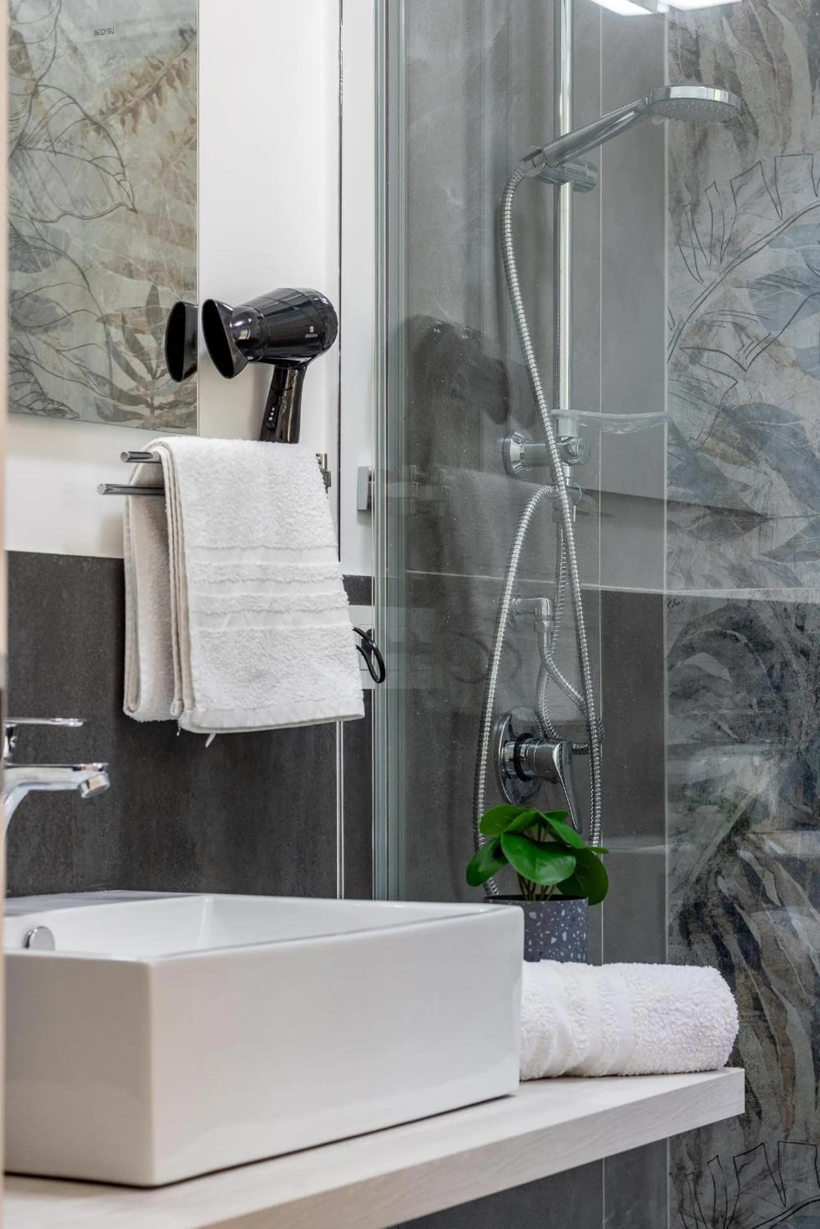 Shower in Granatelli Holiday Home