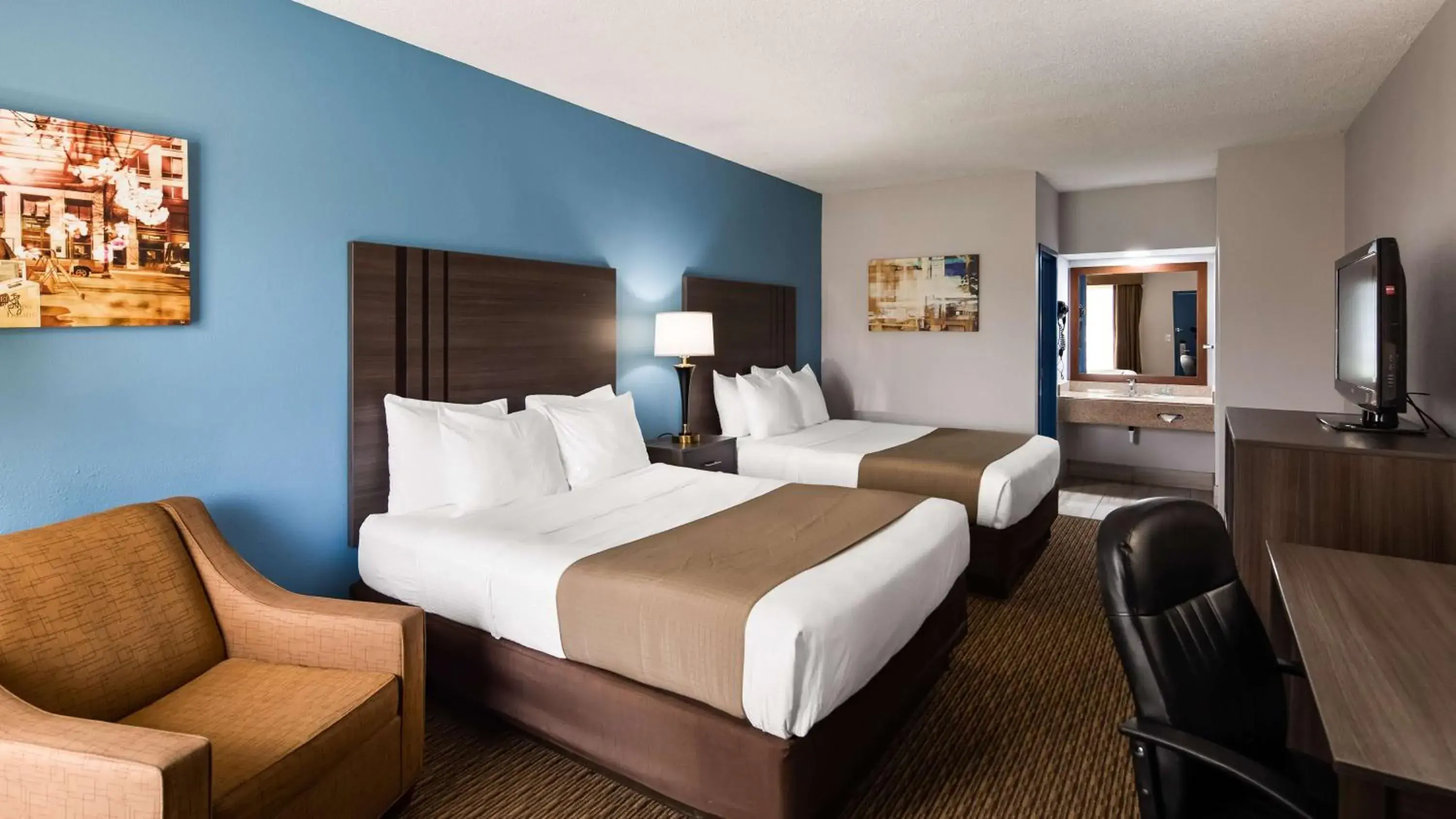 Queen Room with Two Queen Beds - Smoking in Best Western Emporia Queen Room with Two Queen Beds - Smoking in Best Western Emporia