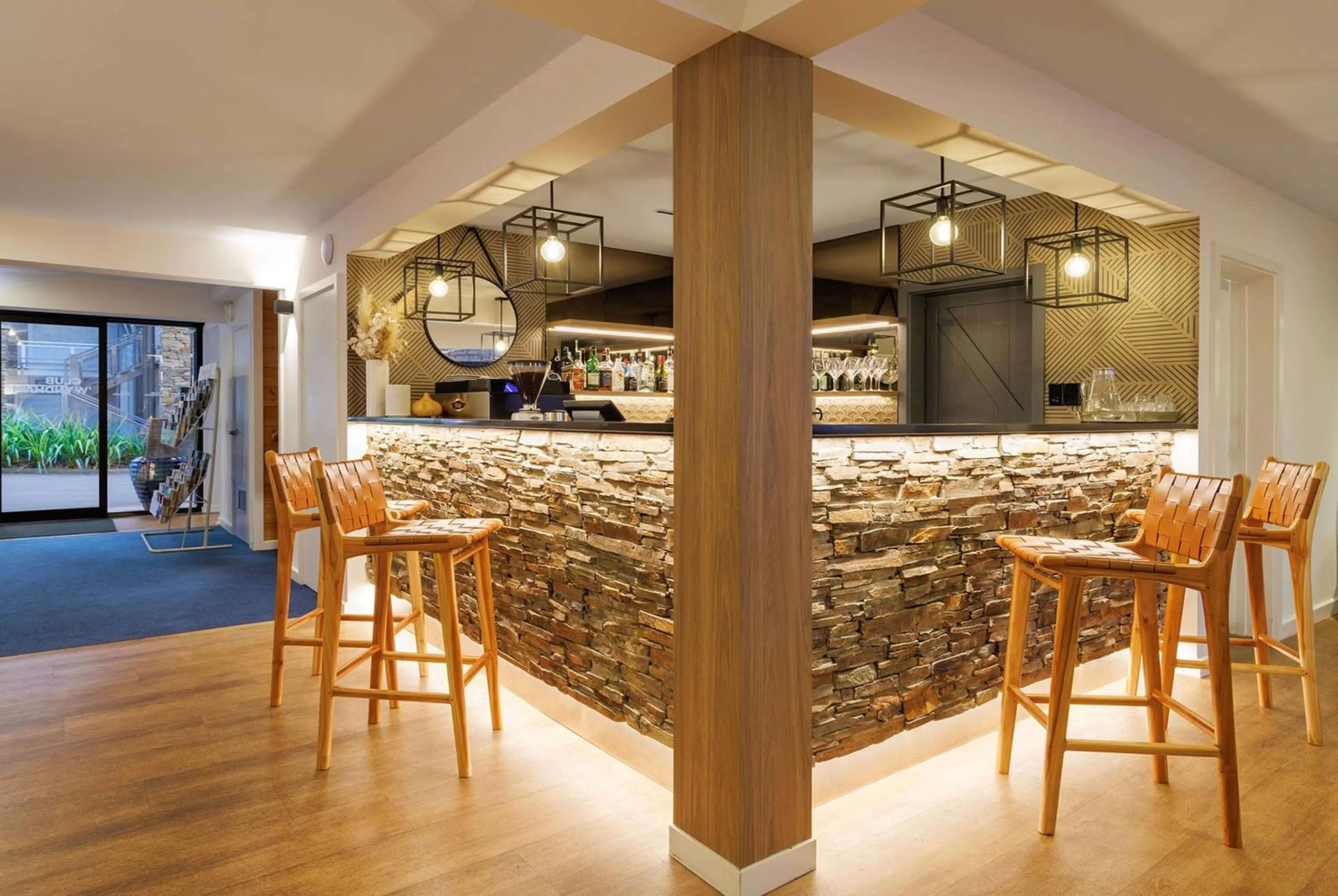 Lounge or bar in Club Wyndham Wanaka, Trademark Collection by Wyndham