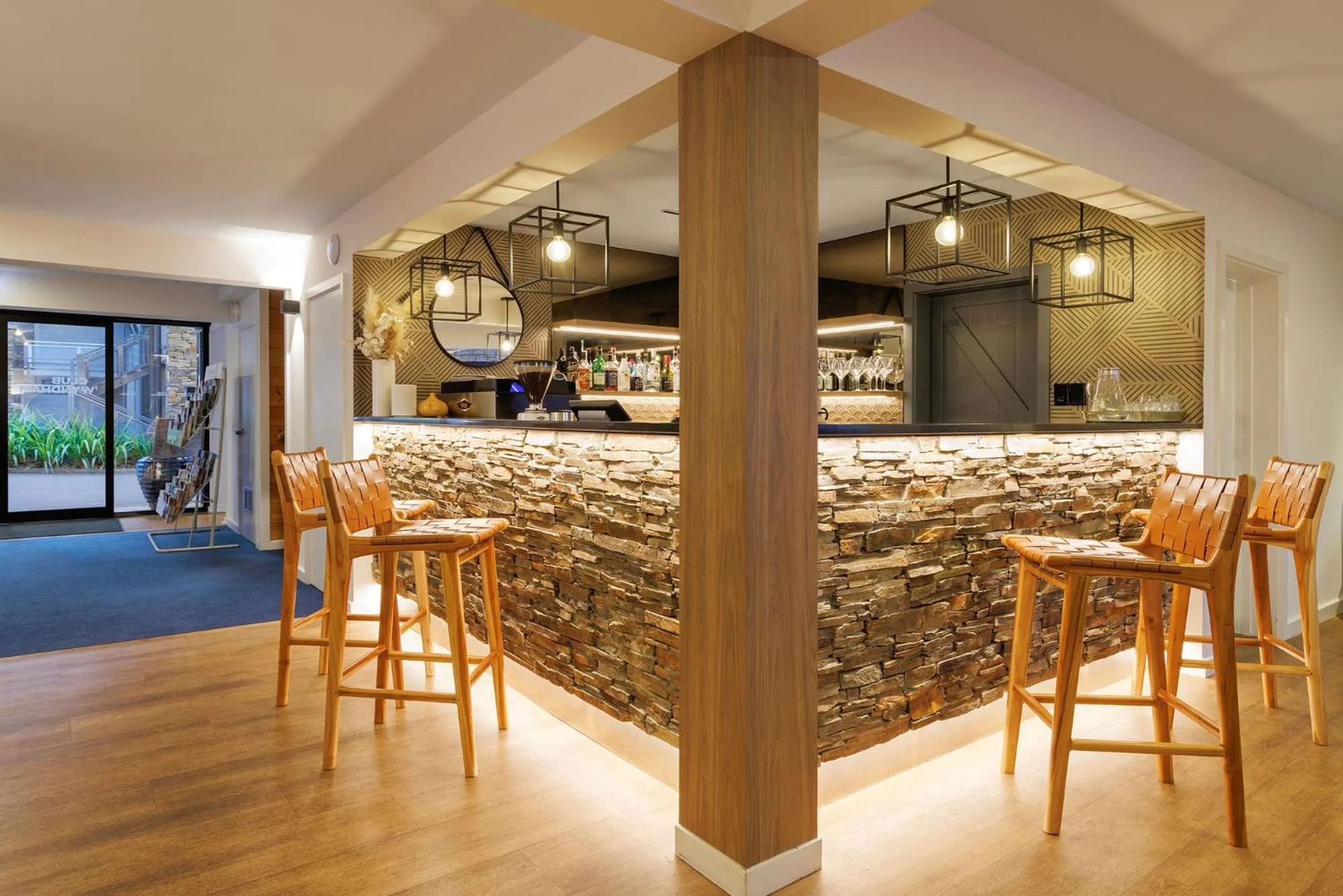 Lounge or bar in Club Wyndham Wanaka, Trademark Collection by Wyndham