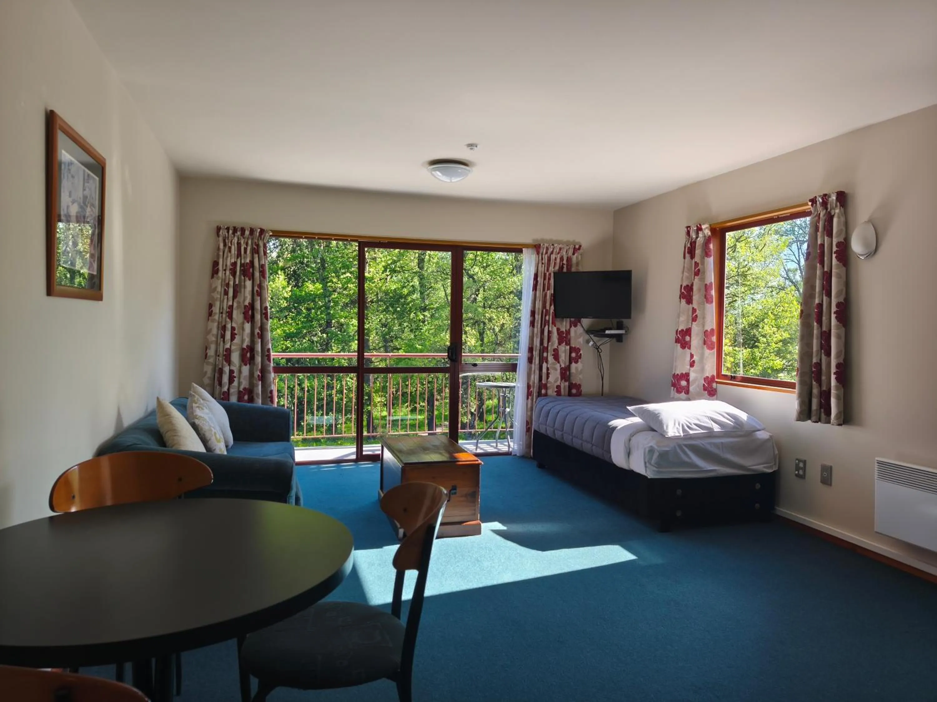 Bed in Aspen Lodge Motel