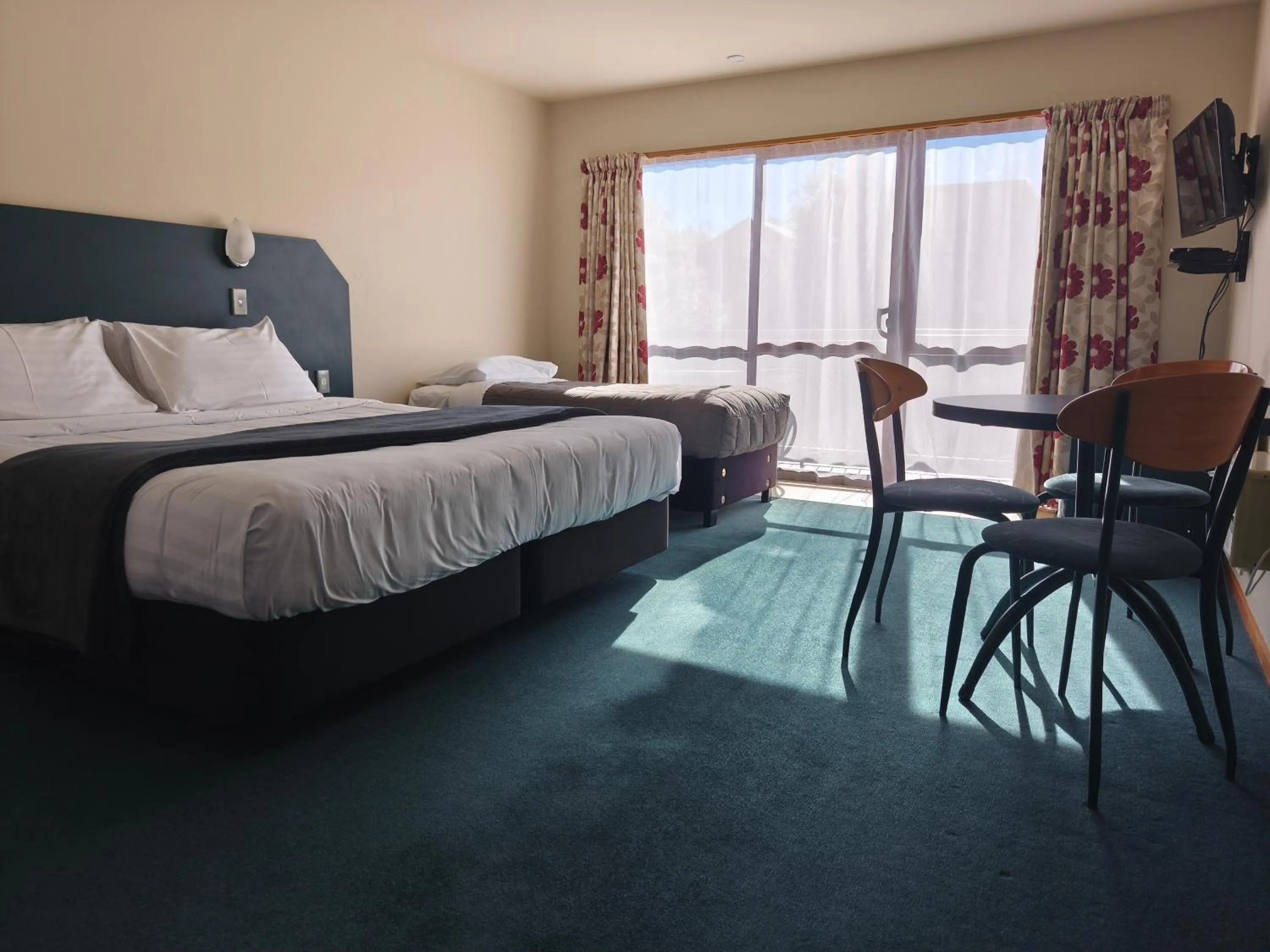 Bed in Aspen Lodge Motel