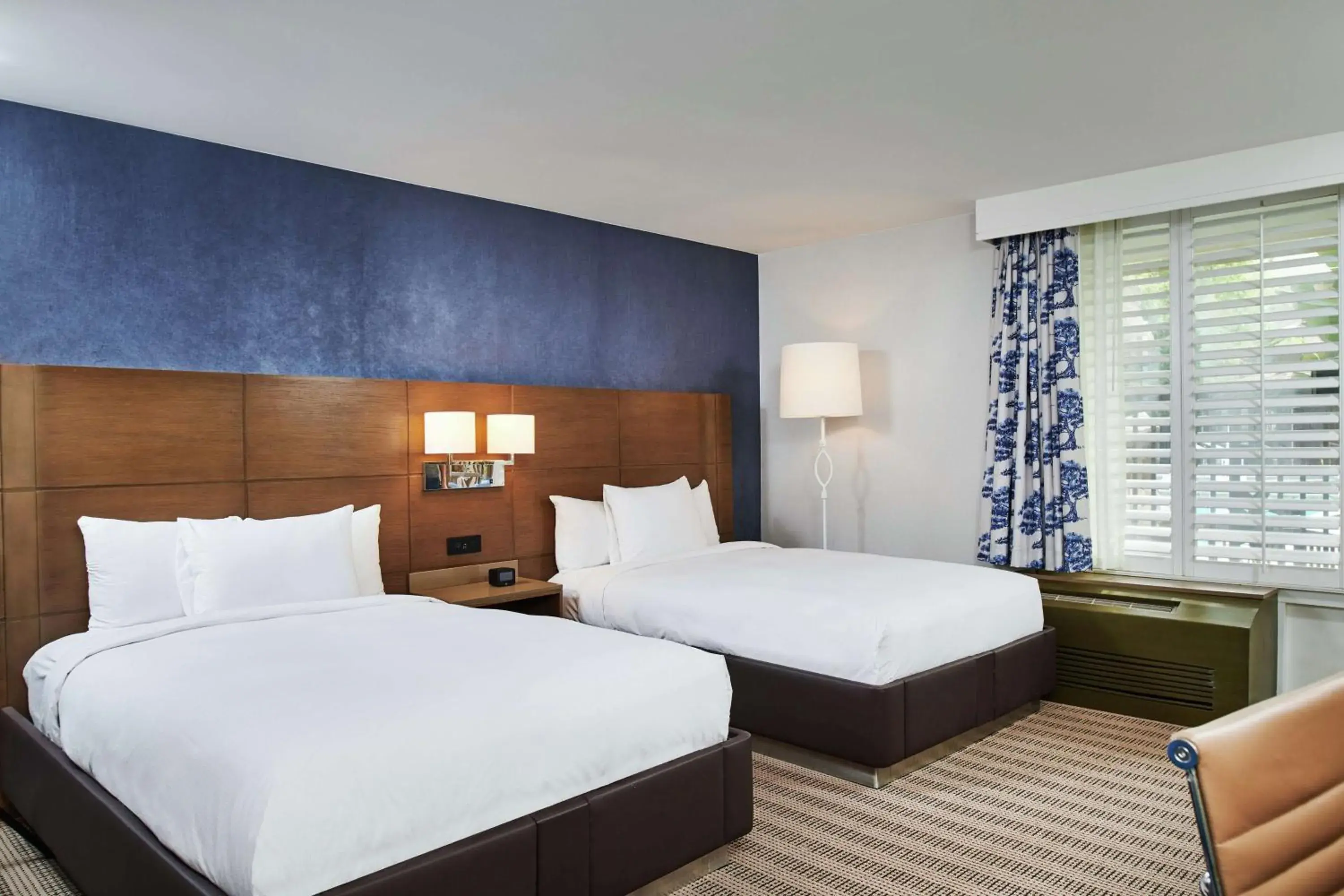 Double Room with Two Double Beds and Bath Tub - Mobility and Hearing Access in DoubleTree by Hilton Torrance - South Bay Double Room with Two Double Beds and Bath Tub - Mobility and Hearing Access in DoubleTree by Hilton Torrance - South Bay