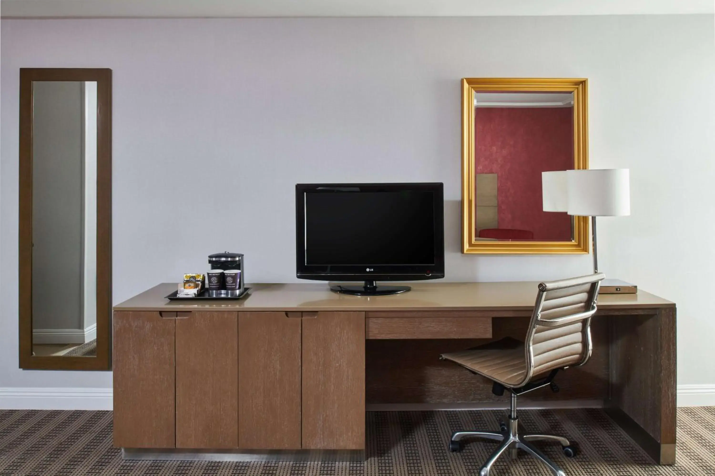 Executive Double Room with Two Double Beds in DoubleTree by Hilton Torrance - South Bay Executive Double Room with Two Double Beds in DoubleTree by Hilton Torrance - South Bay