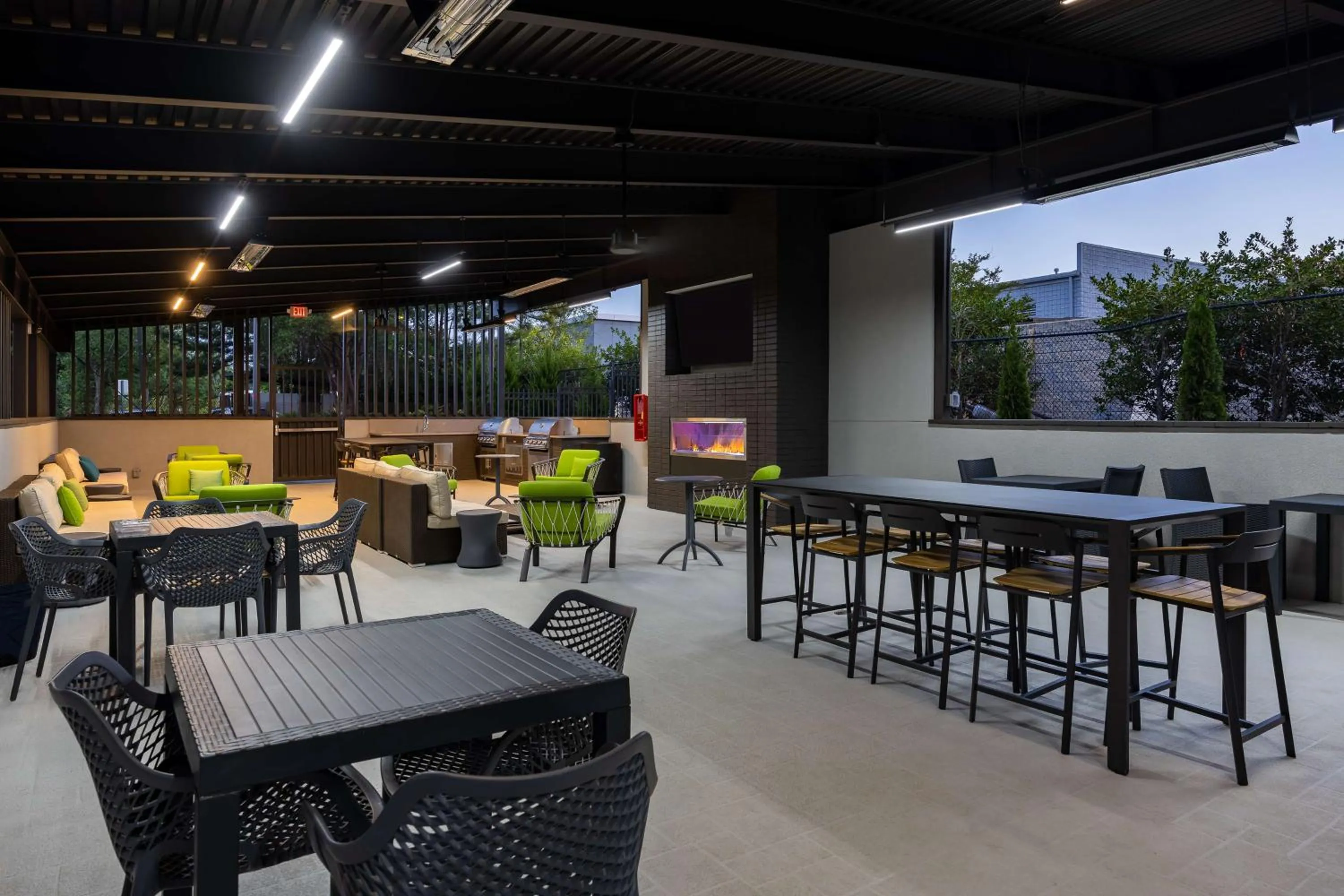 Patio in Hampton Inn & Suites Alpharetta Roswell