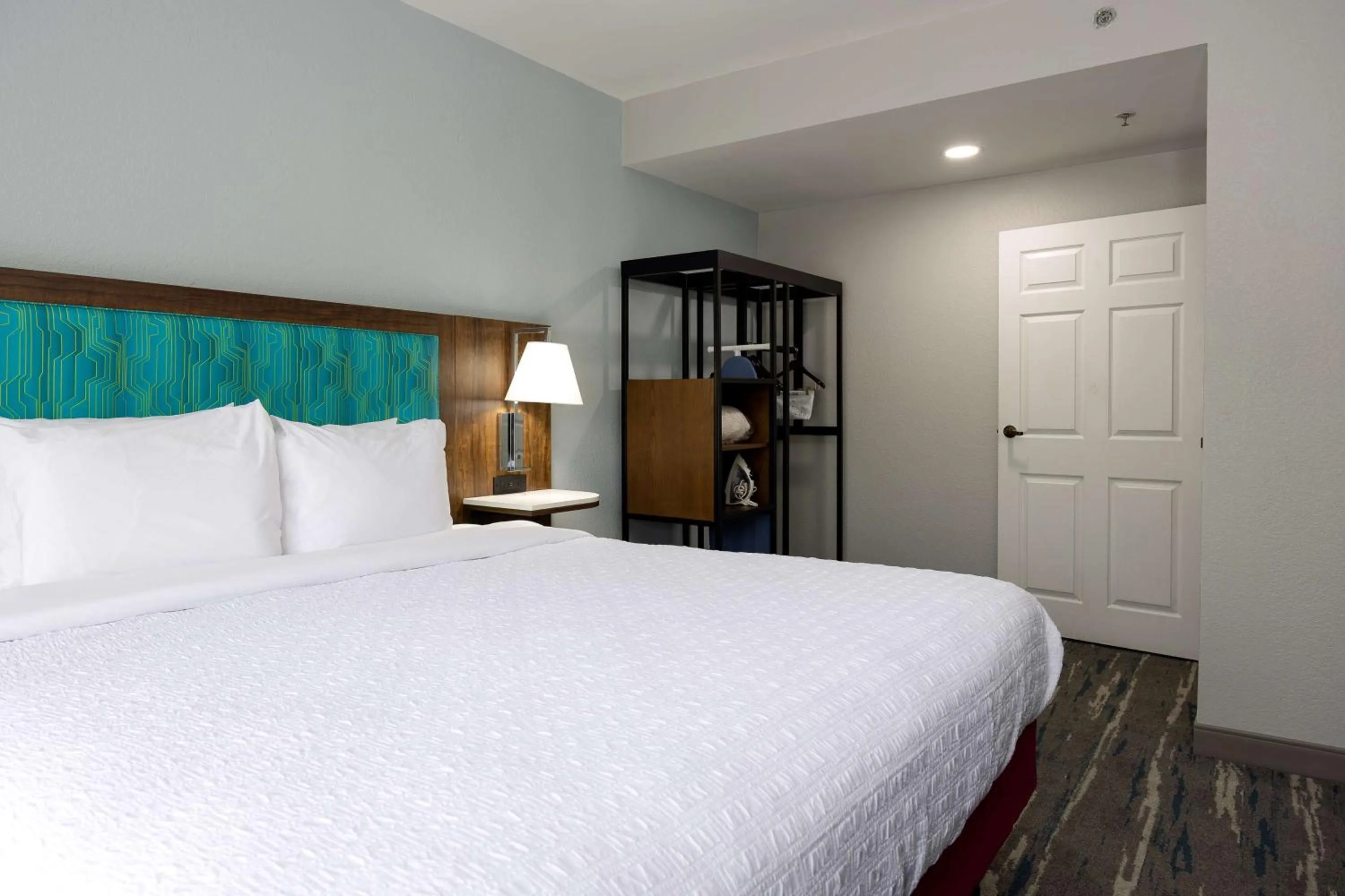 Bed in Hampton Inn & Suites Alpharetta Roswell