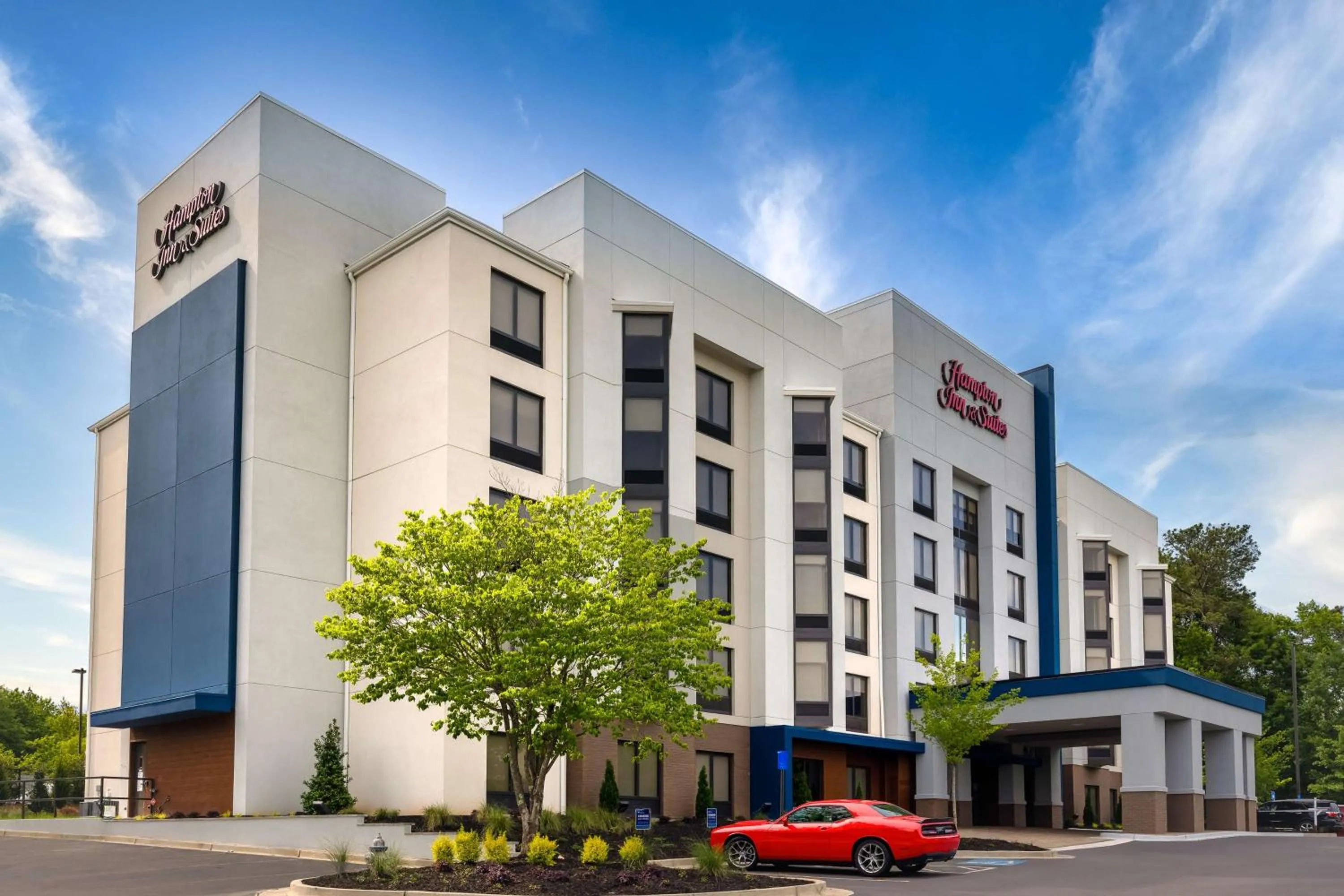 Property building in Hampton Inn & Suites Alpharetta Roswell