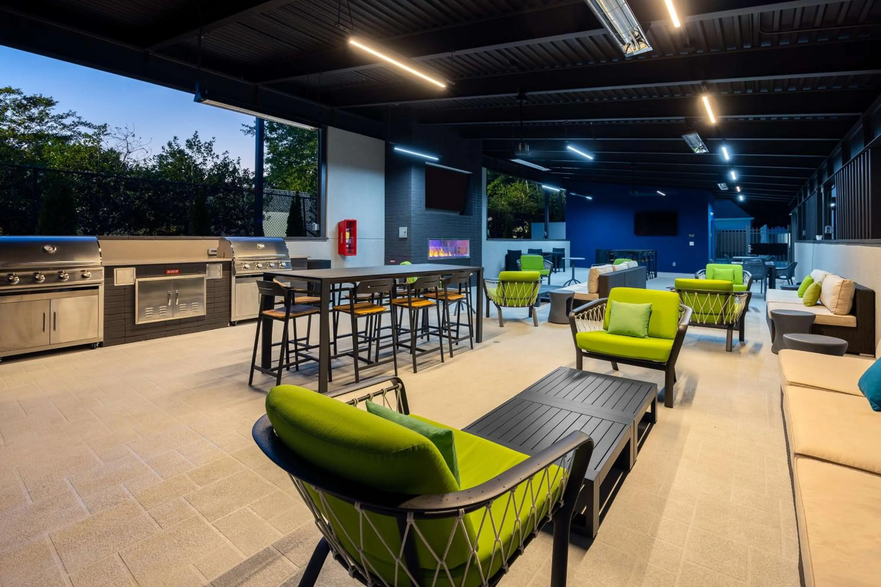 Patio in Hampton Inn & Suites Alpharetta Roswell