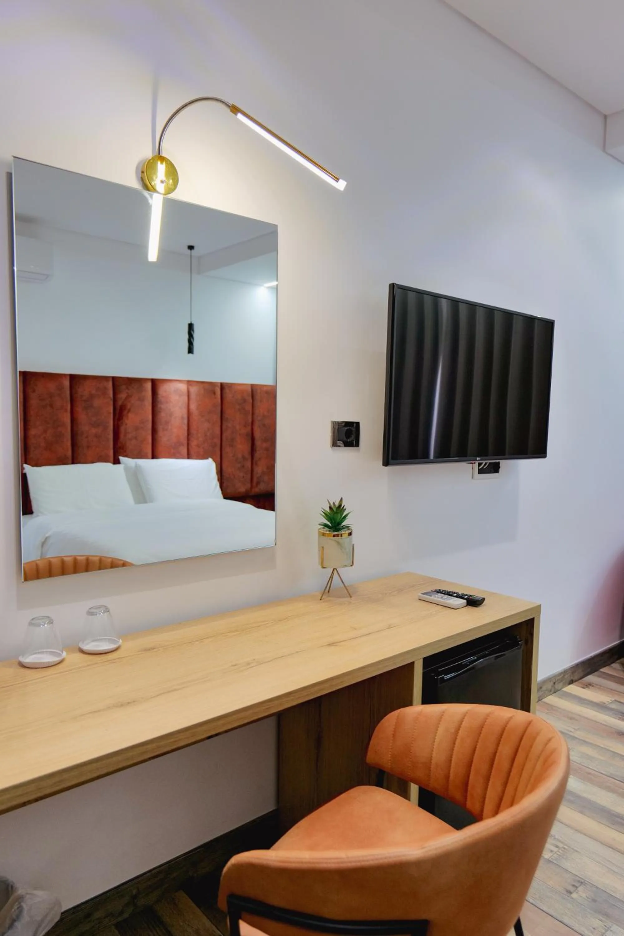 TV and multimedia in Asi Rooftop Hotel