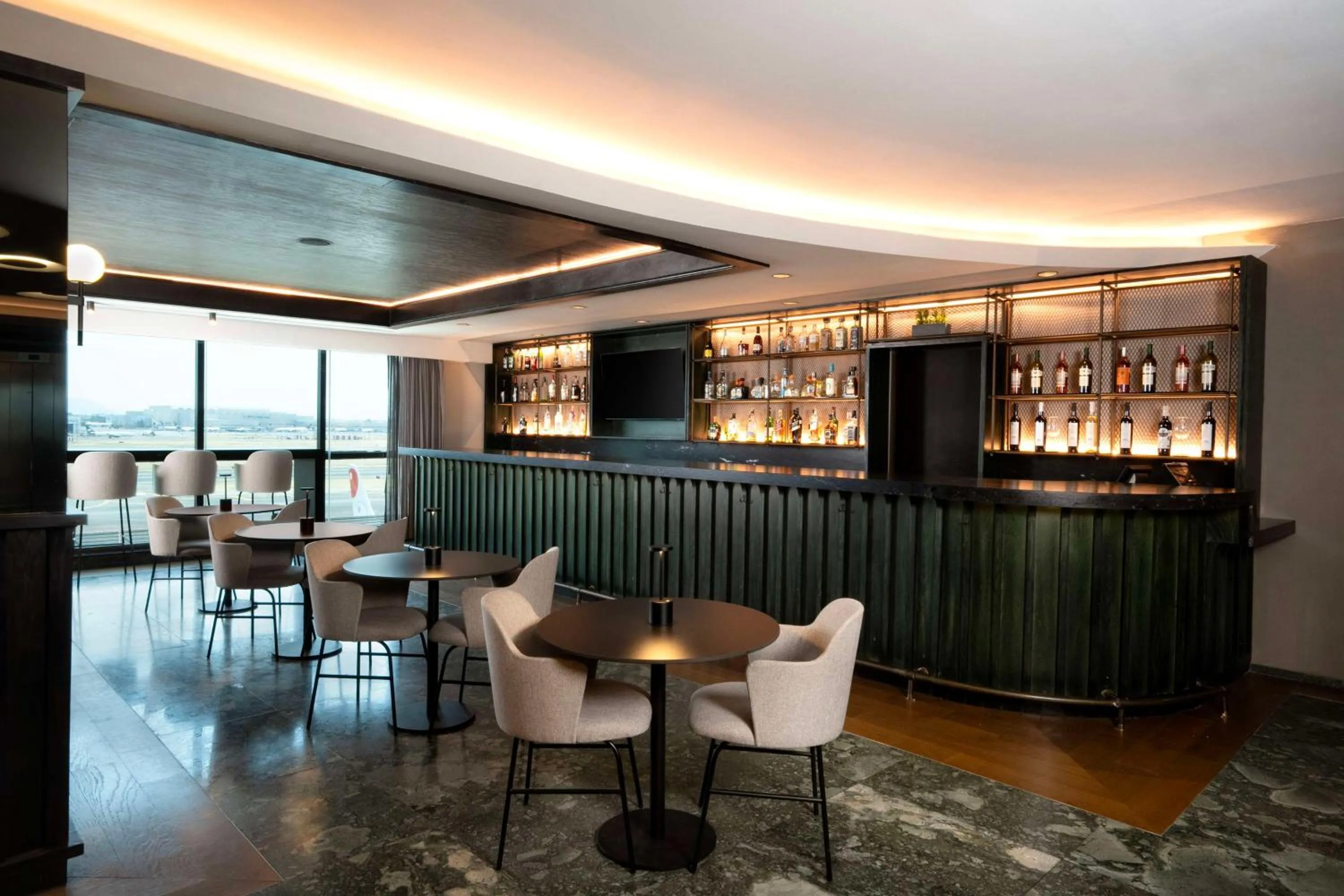 Lounge or bar in Hilton Mexico City Airport