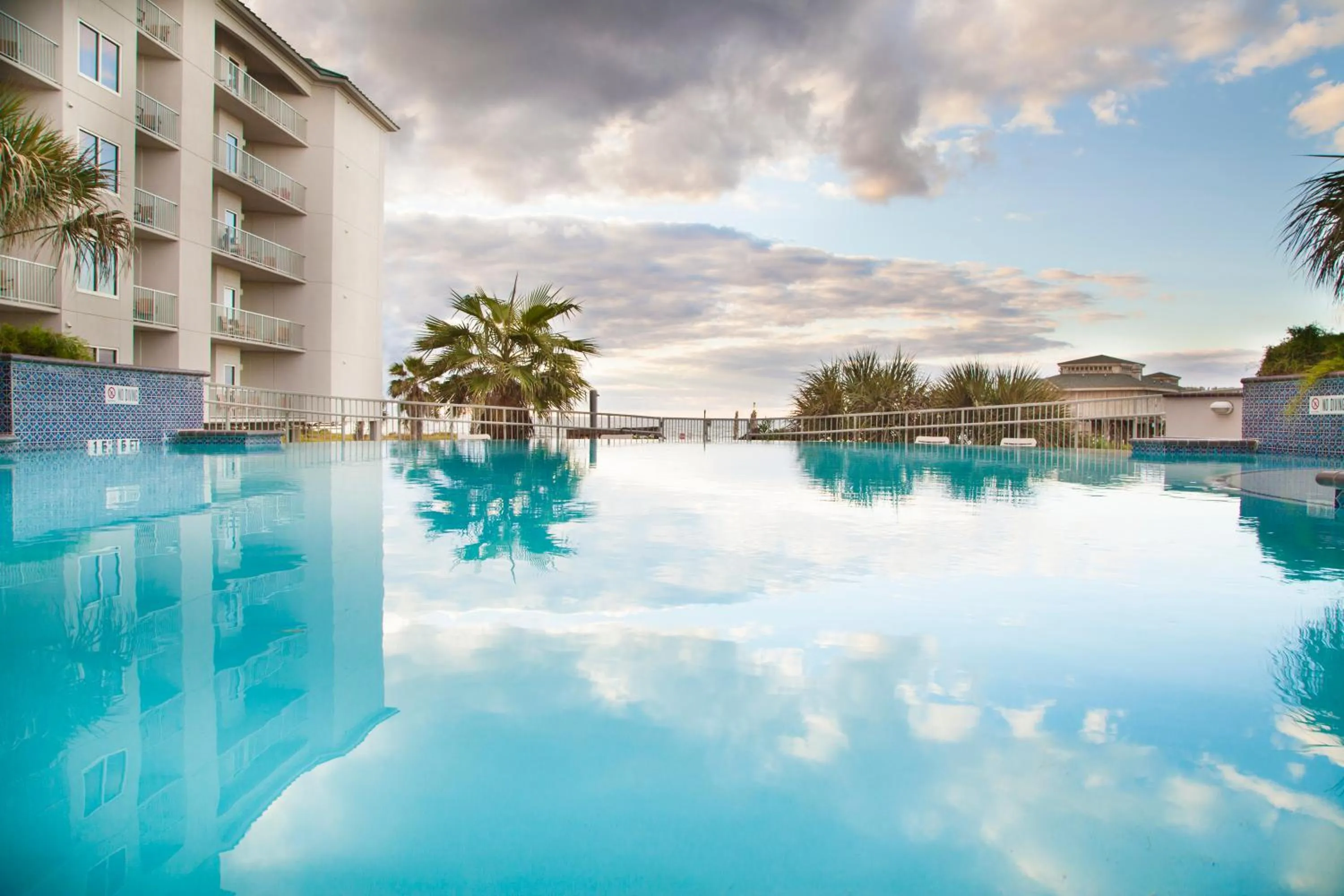 Swimming pool in Holiday Inn Club Vacations Galveston Beach Resort