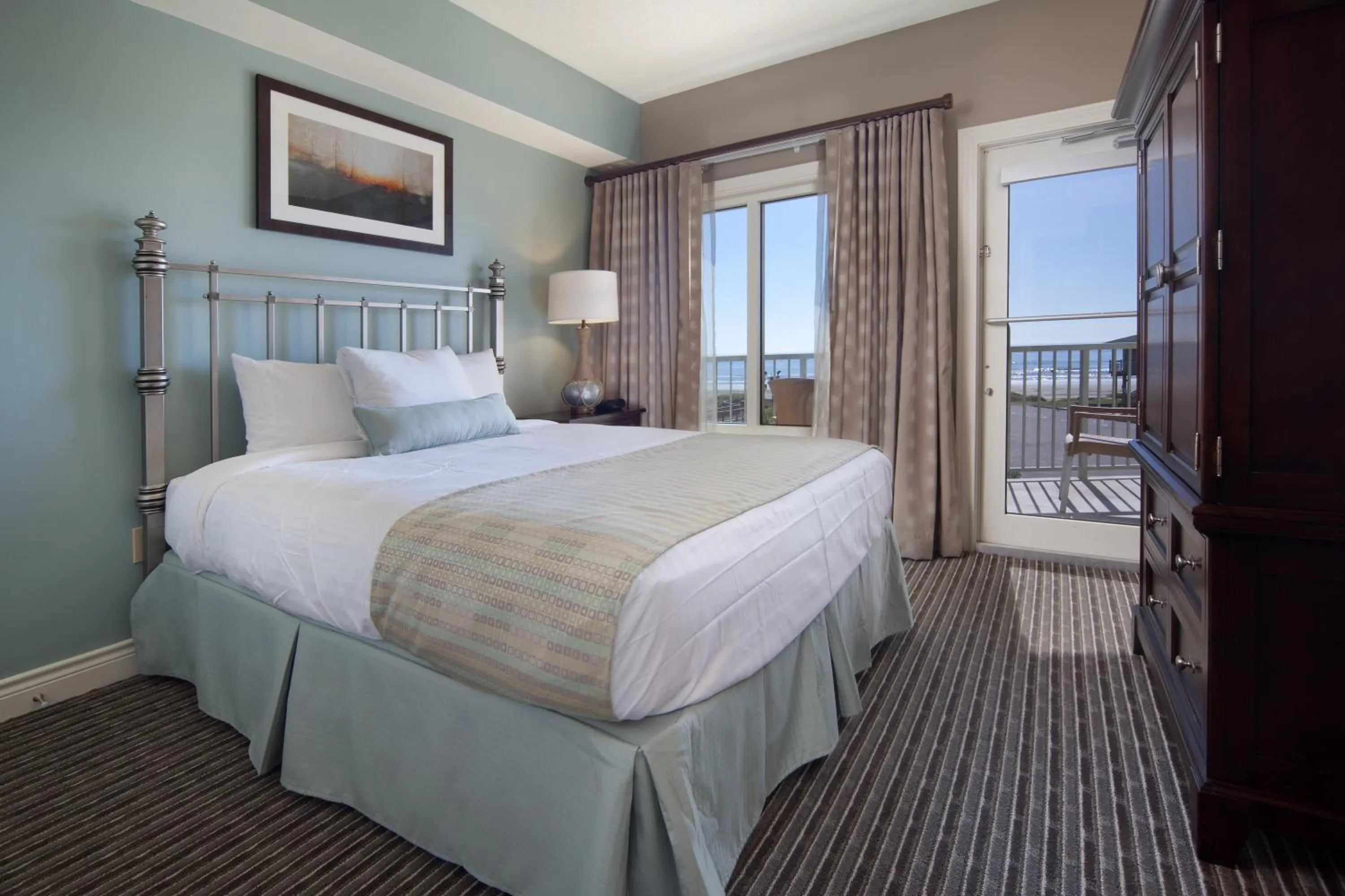 Photo of the whole room, Bed in Holiday Inn Club Vacations Galveston Beach Resort