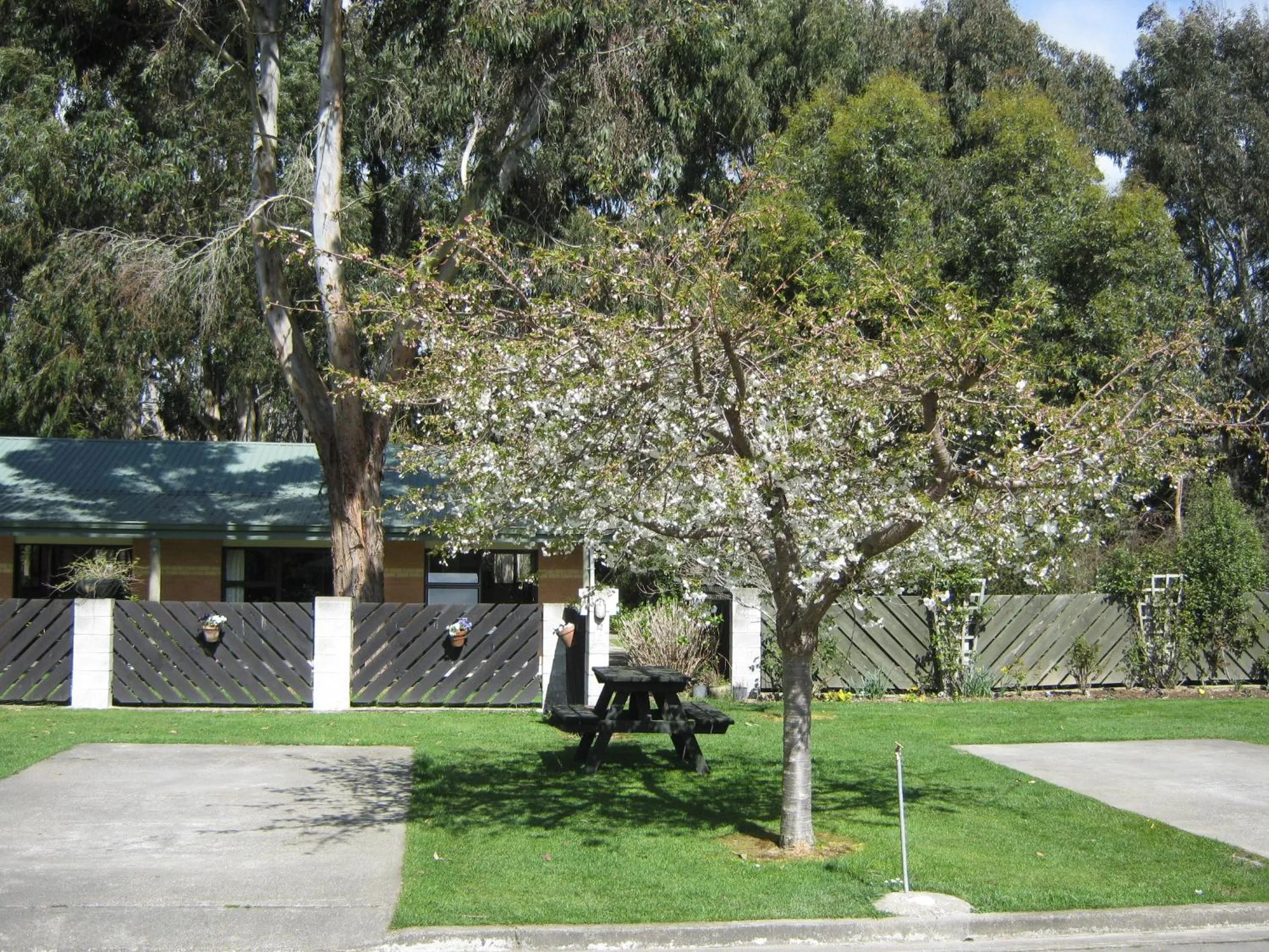 Patio in Invercargill Holiday Park & Motels