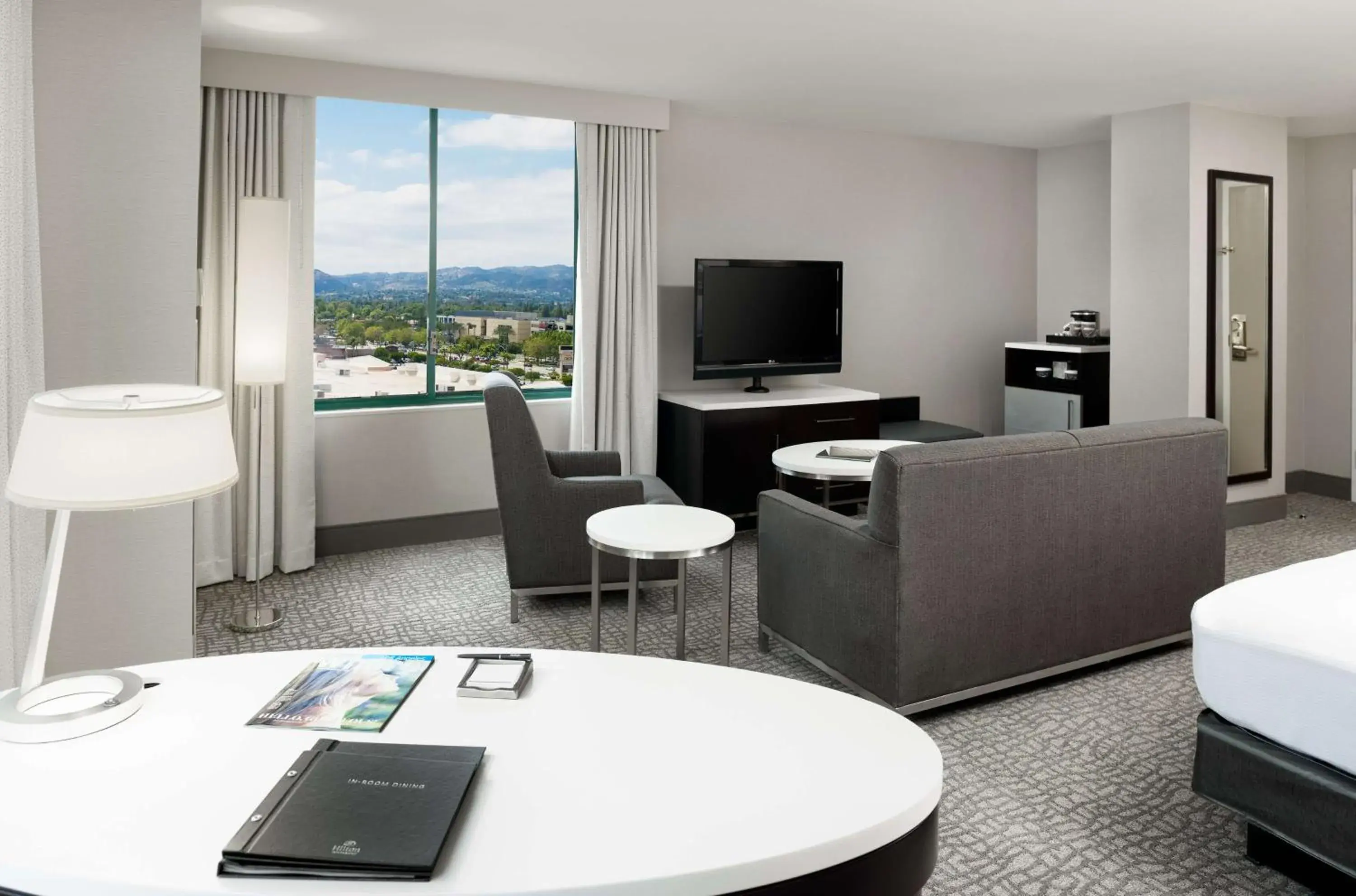 Deluxe King Corner Room in Hilton Woodland Hills/ Los Angeles Deluxe King Corner Room in Hilton Woodland Hills/ Los Angeles