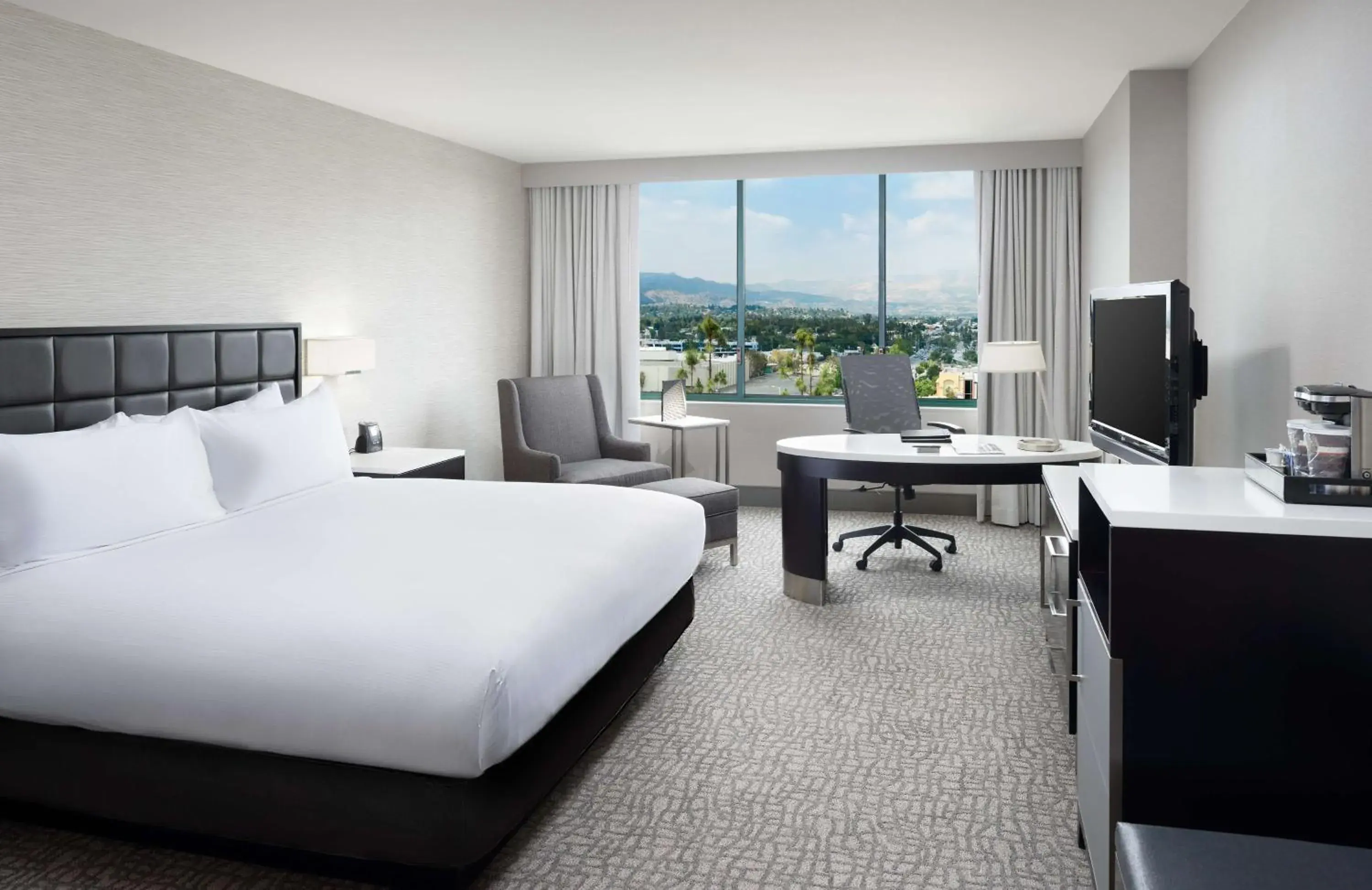 King Room in Hilton Woodland Hills/ Los Angeles King Room in Hilton Woodland Hills/ Los Angeles