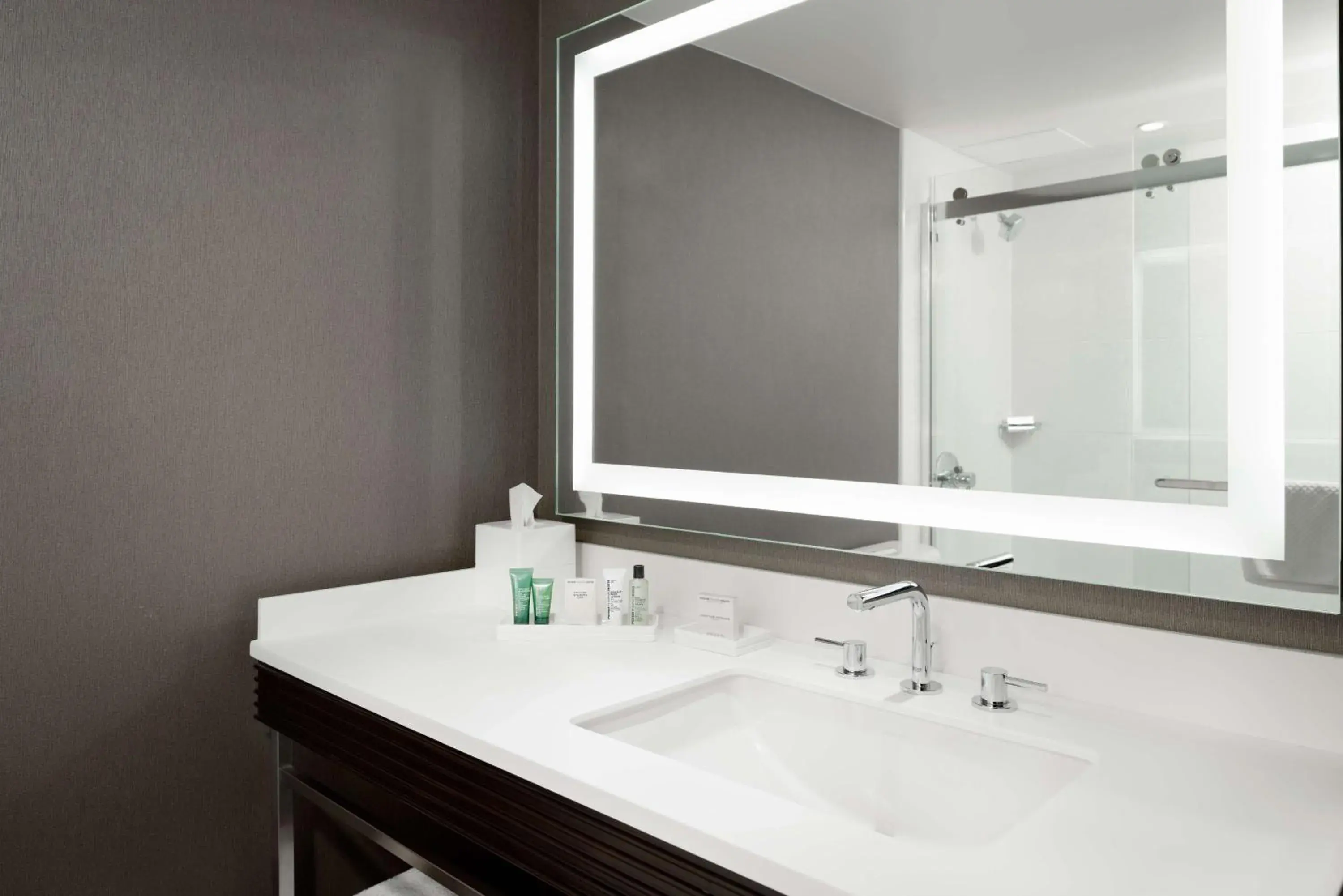 Deluxe King Room in Hilton Woodland Hills/ Los Angeles Deluxe King Room in Hilton Woodland Hills/ Los Angeles