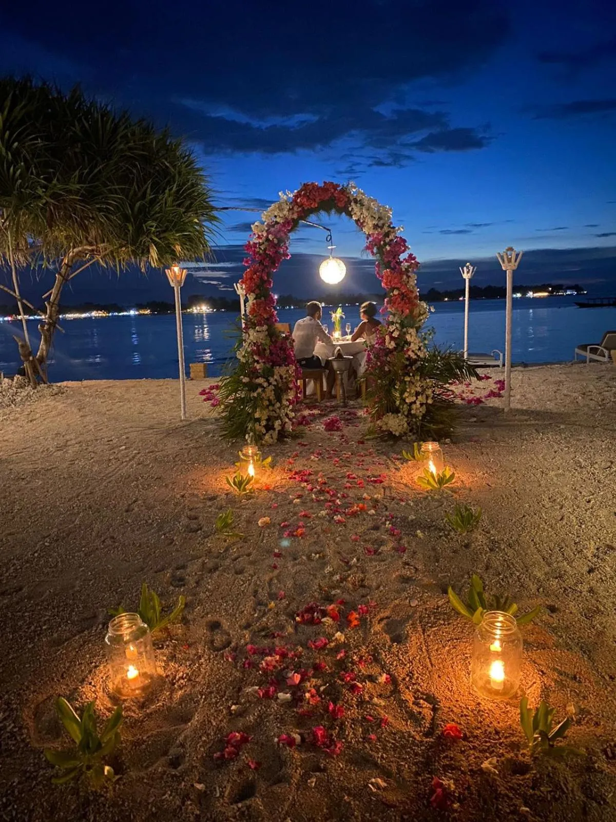 Beach in MAHAMAYA Gili Meno