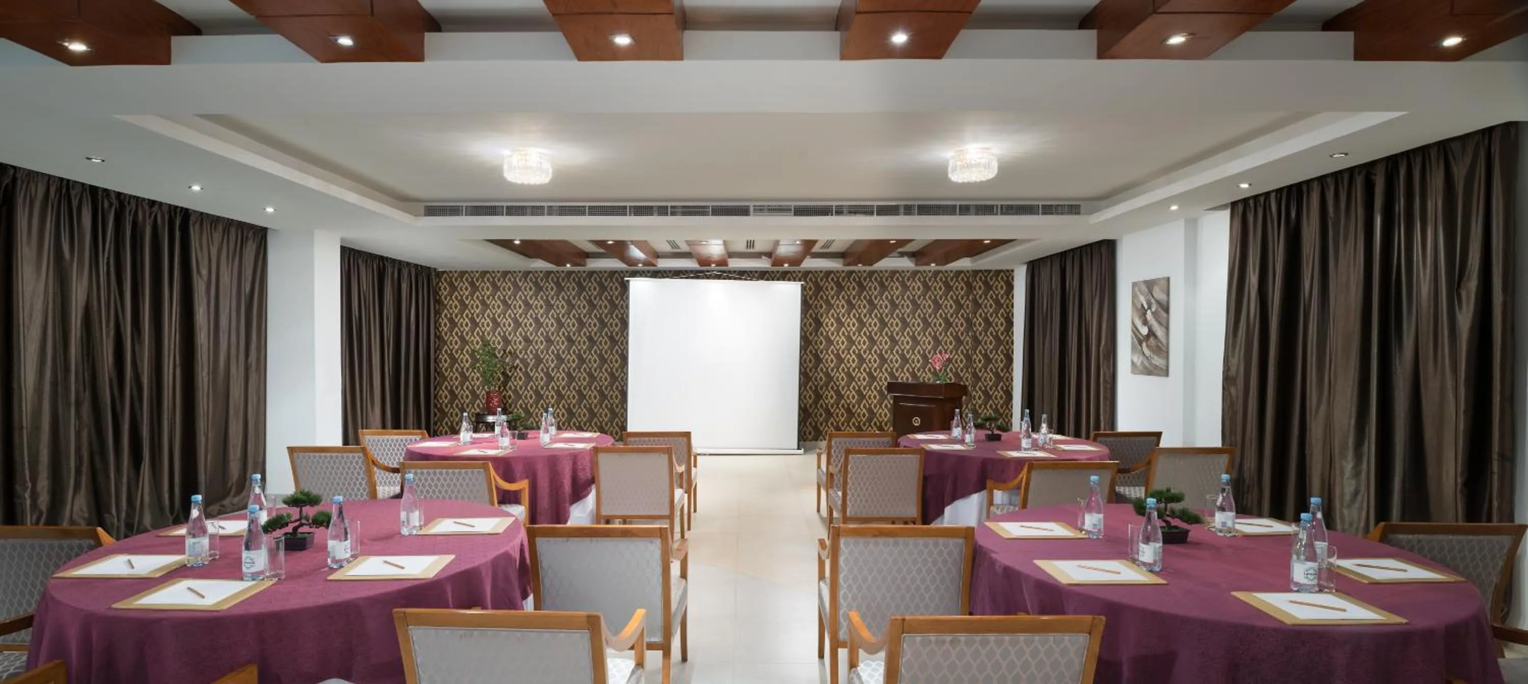 Banquet/Function facilities in Al Hail Waves Hotel Managed By Centara