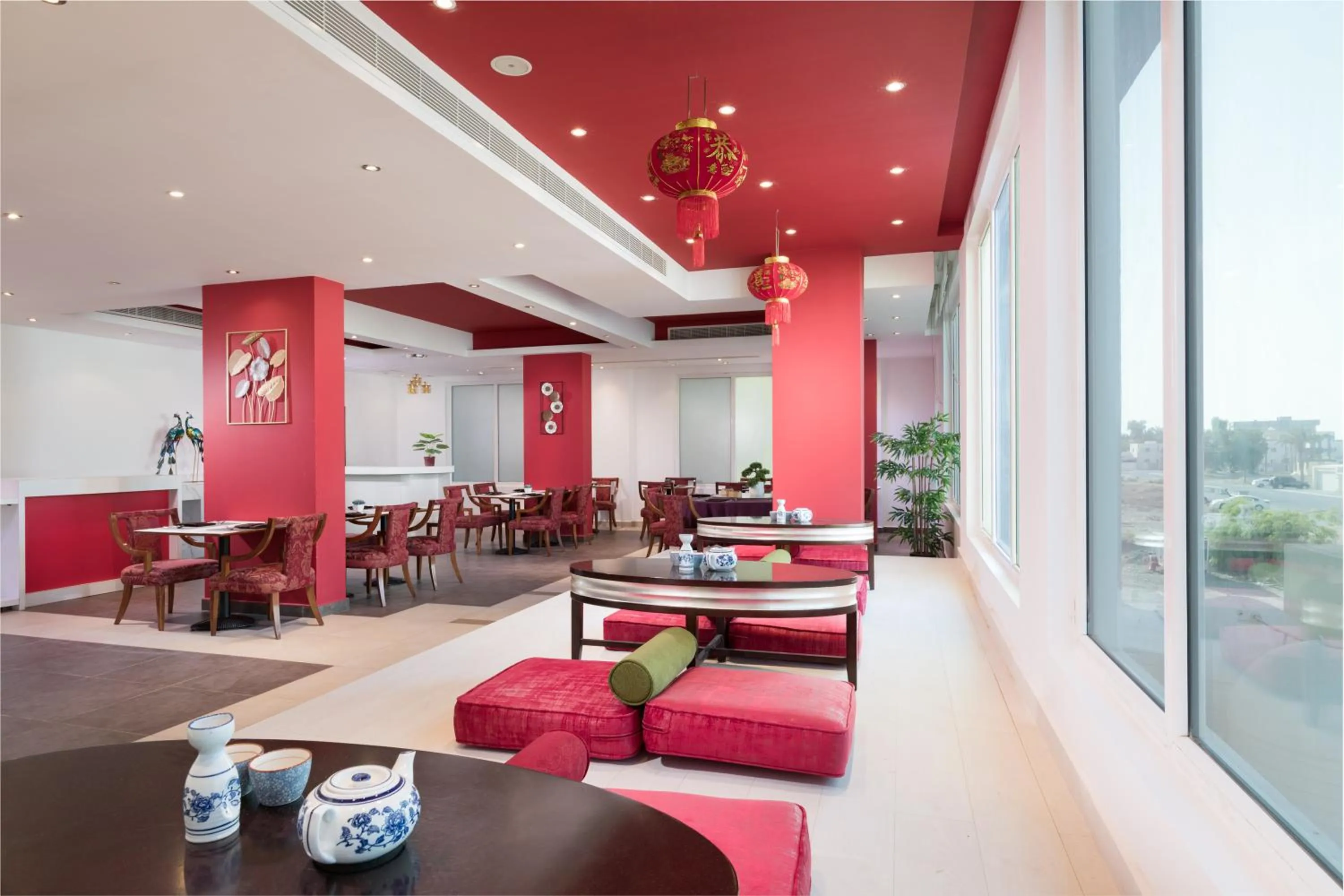 Restaurant/places to eat in Al Hail Waves Hotel Managed By Centara