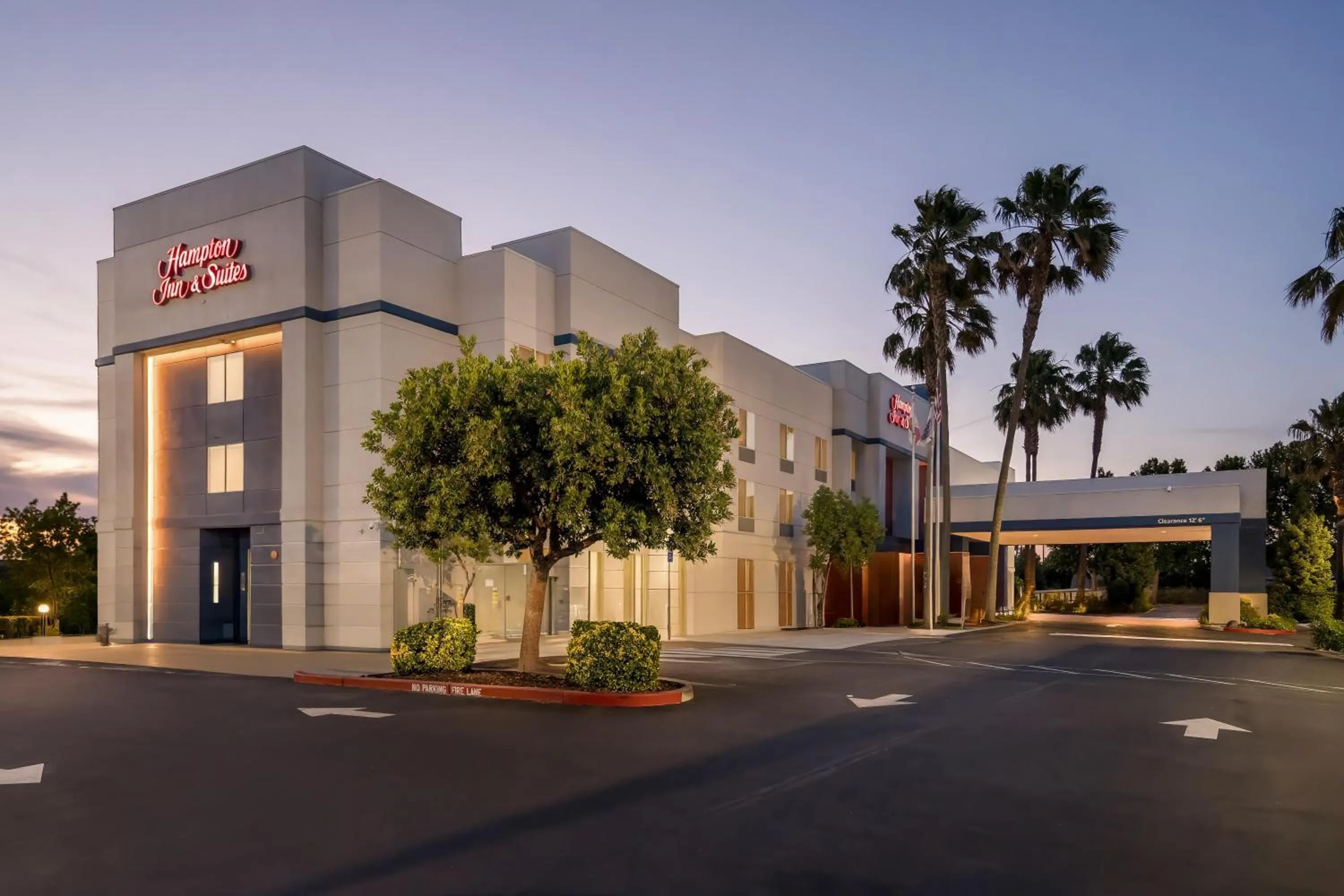 Property building in Hampton Inn & Suites Lathrop