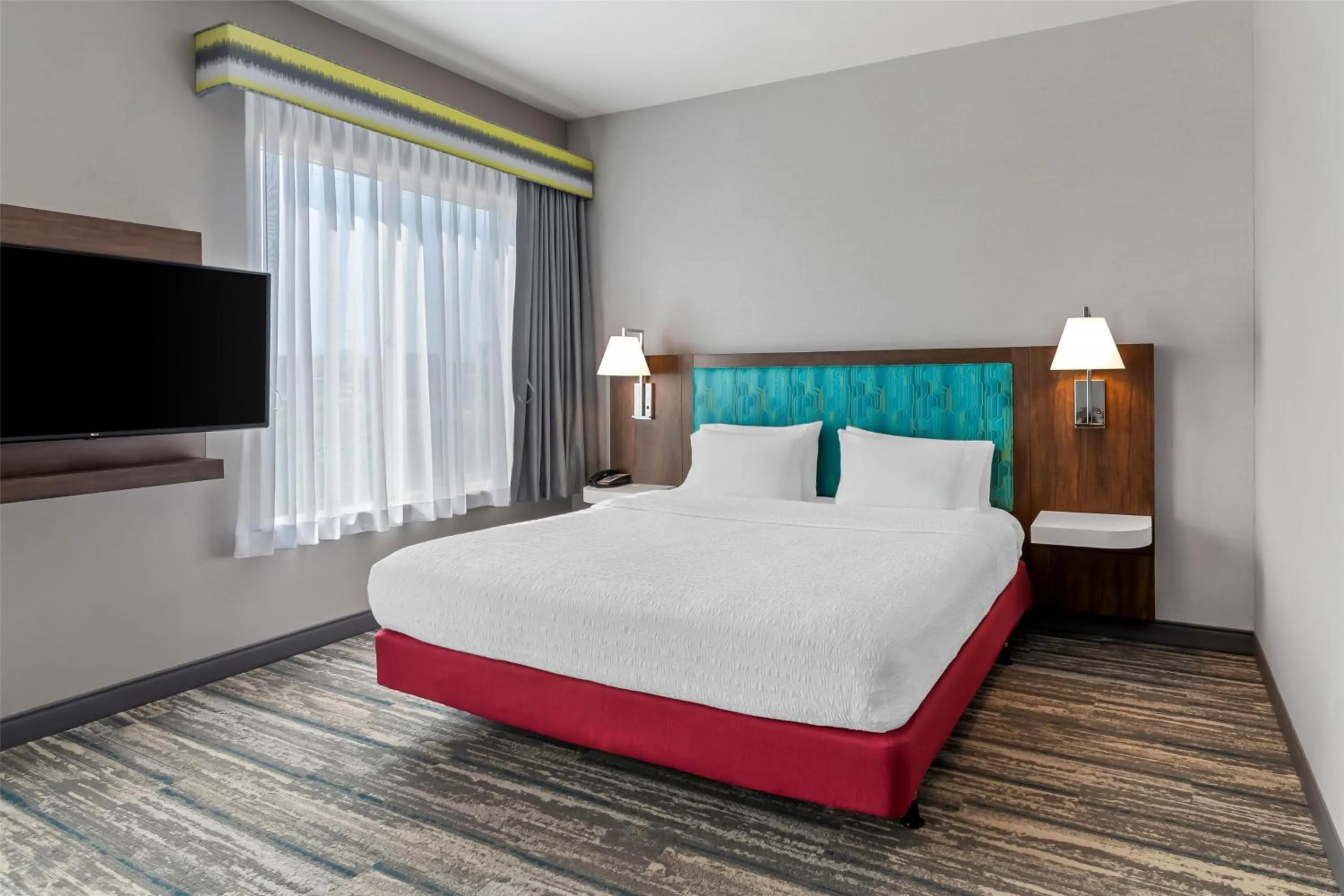 Bed in Hampton Inn & Suites Lathrop