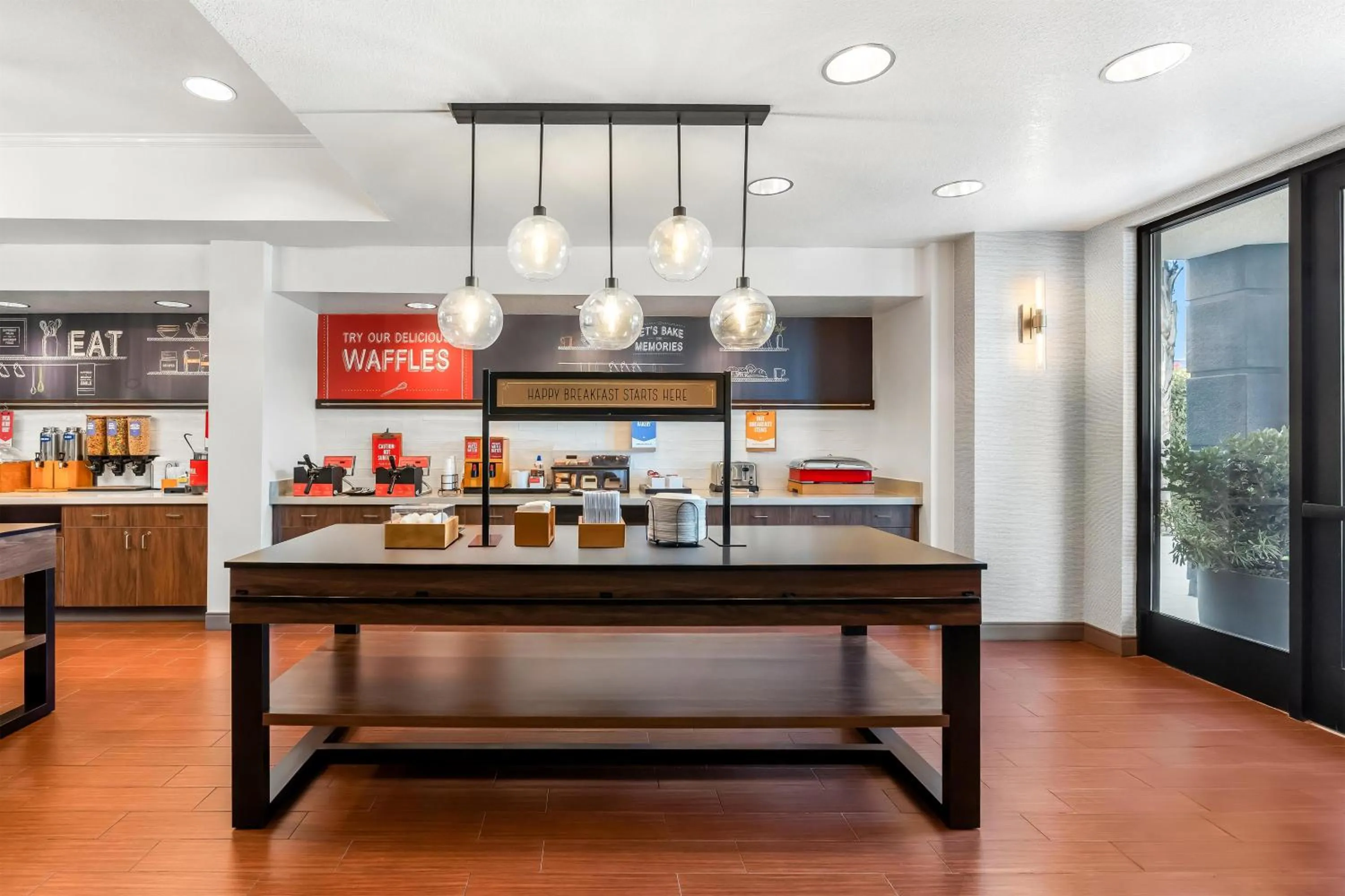 Breakfast in Hampton Inn & Suites Lathrop