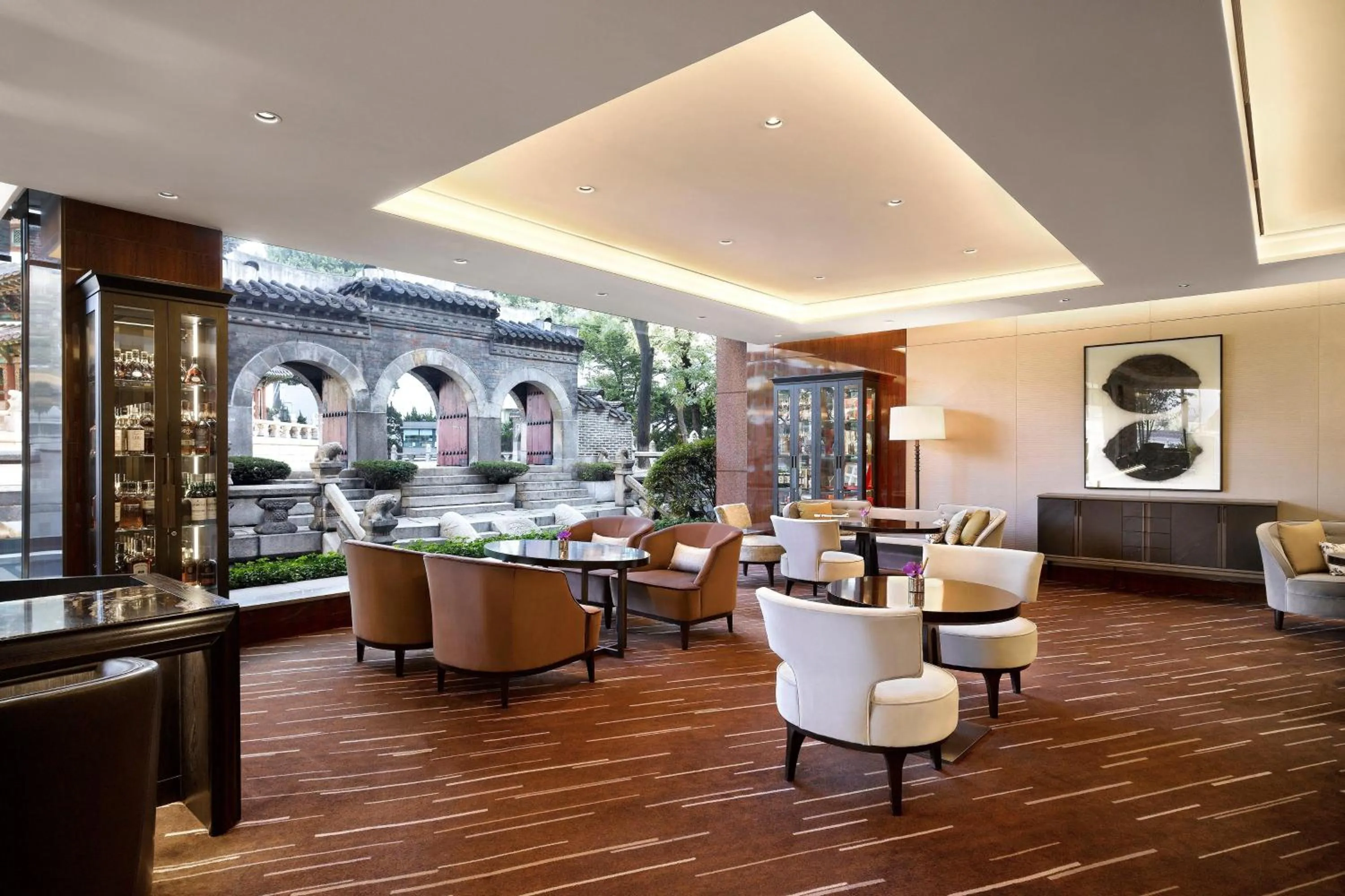 Lounge or bar in Westin Josun Seoul Hotel