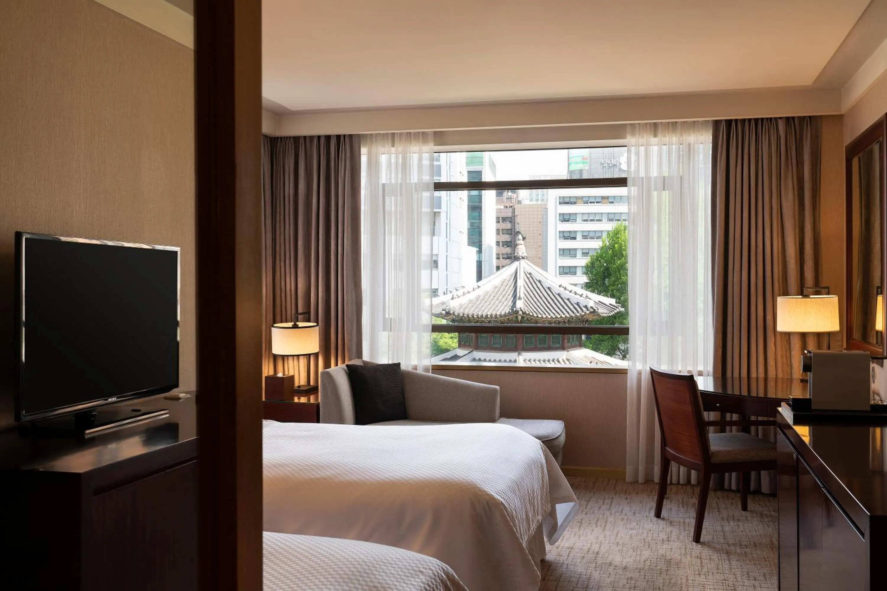 Property building, Bed in Westin Josun Seoul Hotel