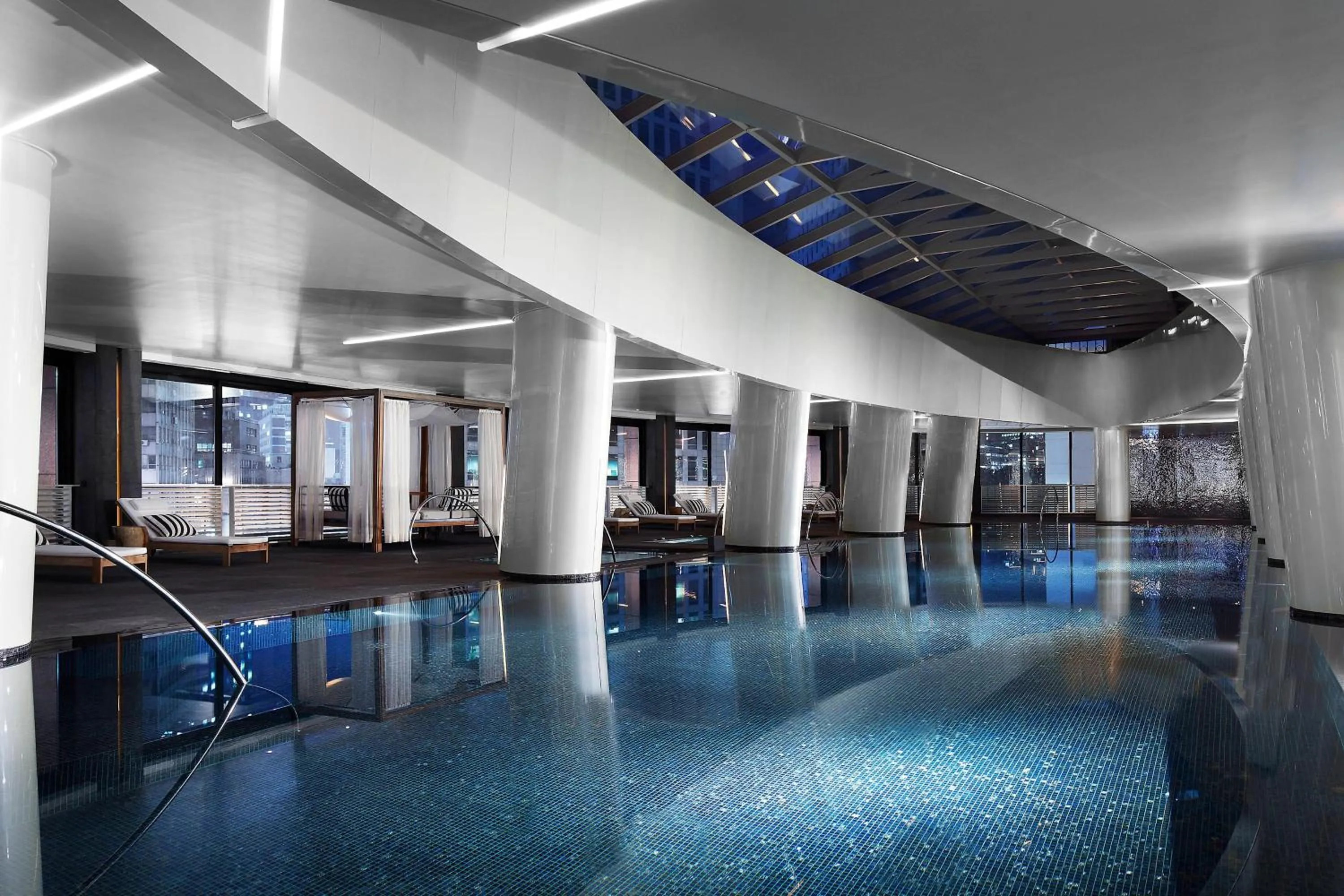 Swimming pool in Westin Josun Seoul Hotel