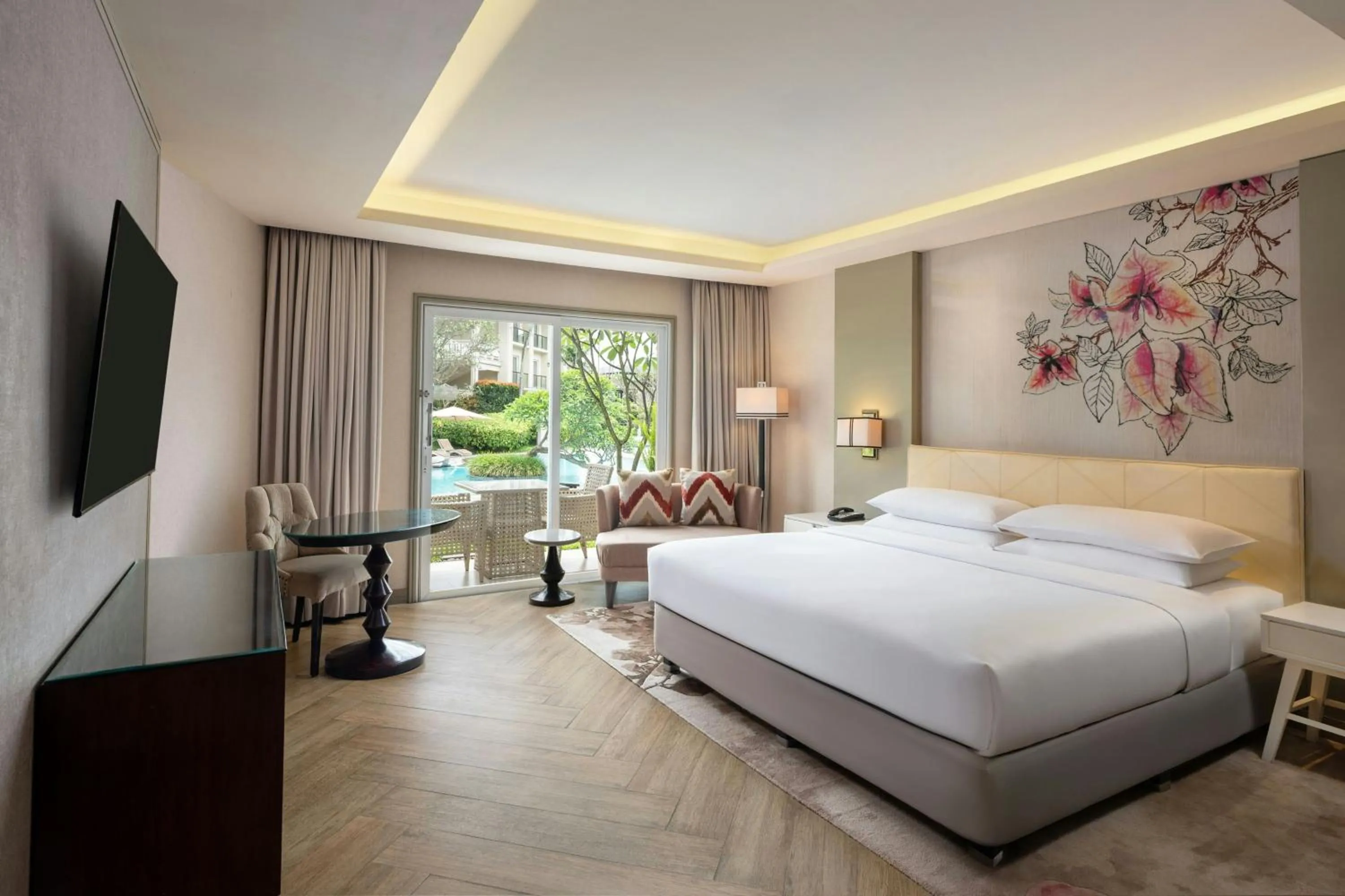 Swimming pool, Bed in Sheraton Bandung Hotel & Towers