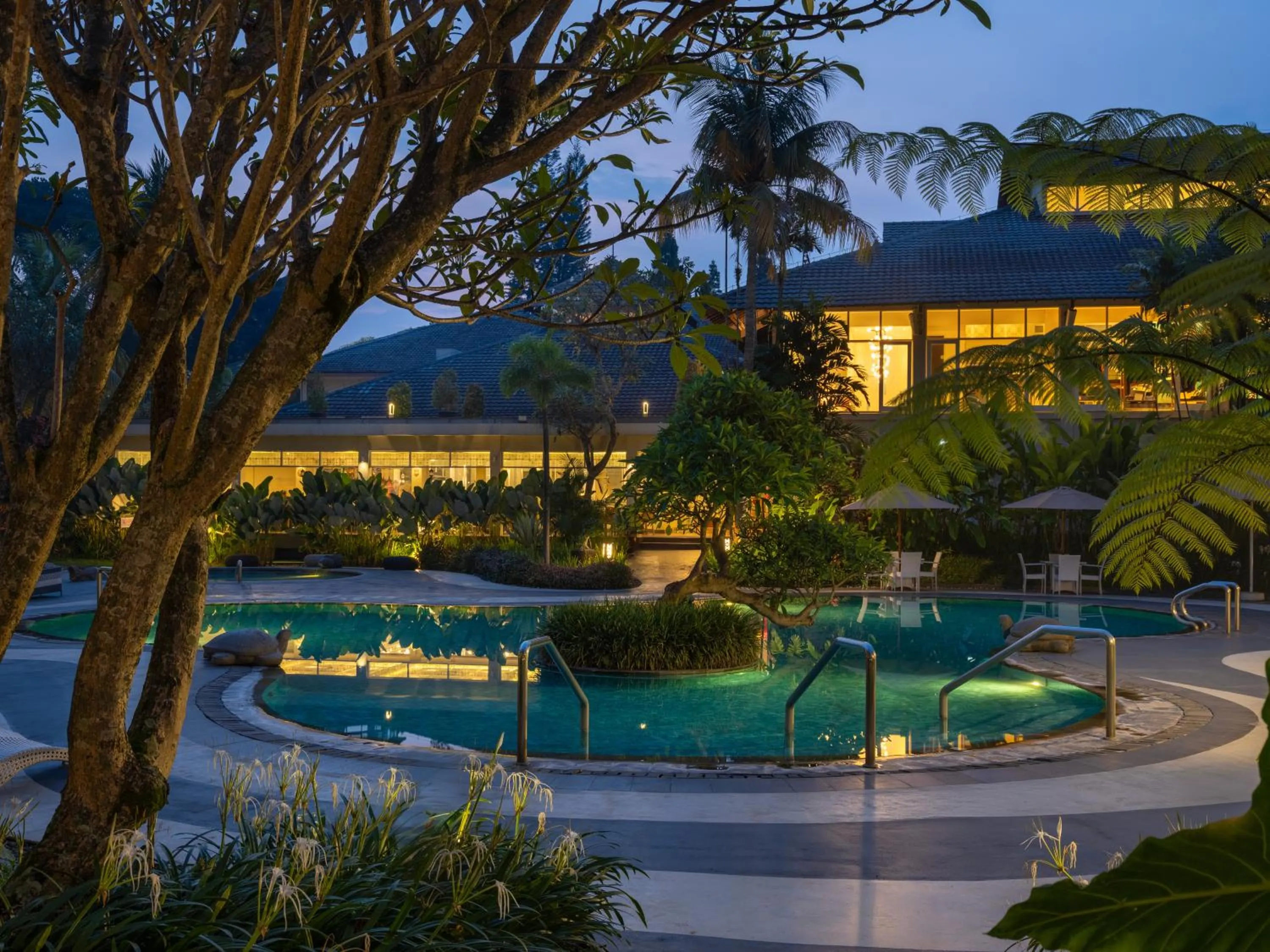 Swimming pool in Sheraton Bandung Hotel & Towers