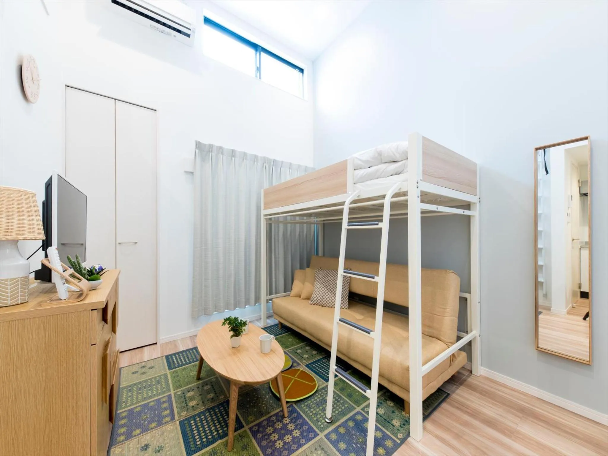 Living room, Bed in TRIP POD SUMIYOSHI C