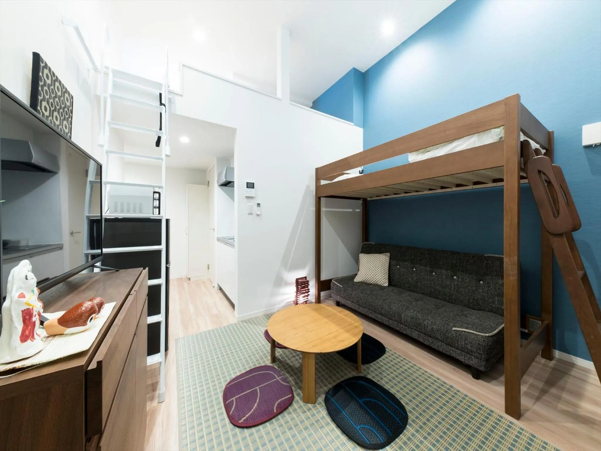 Living room, Bed in TRIP POD SUMIYOSHI C