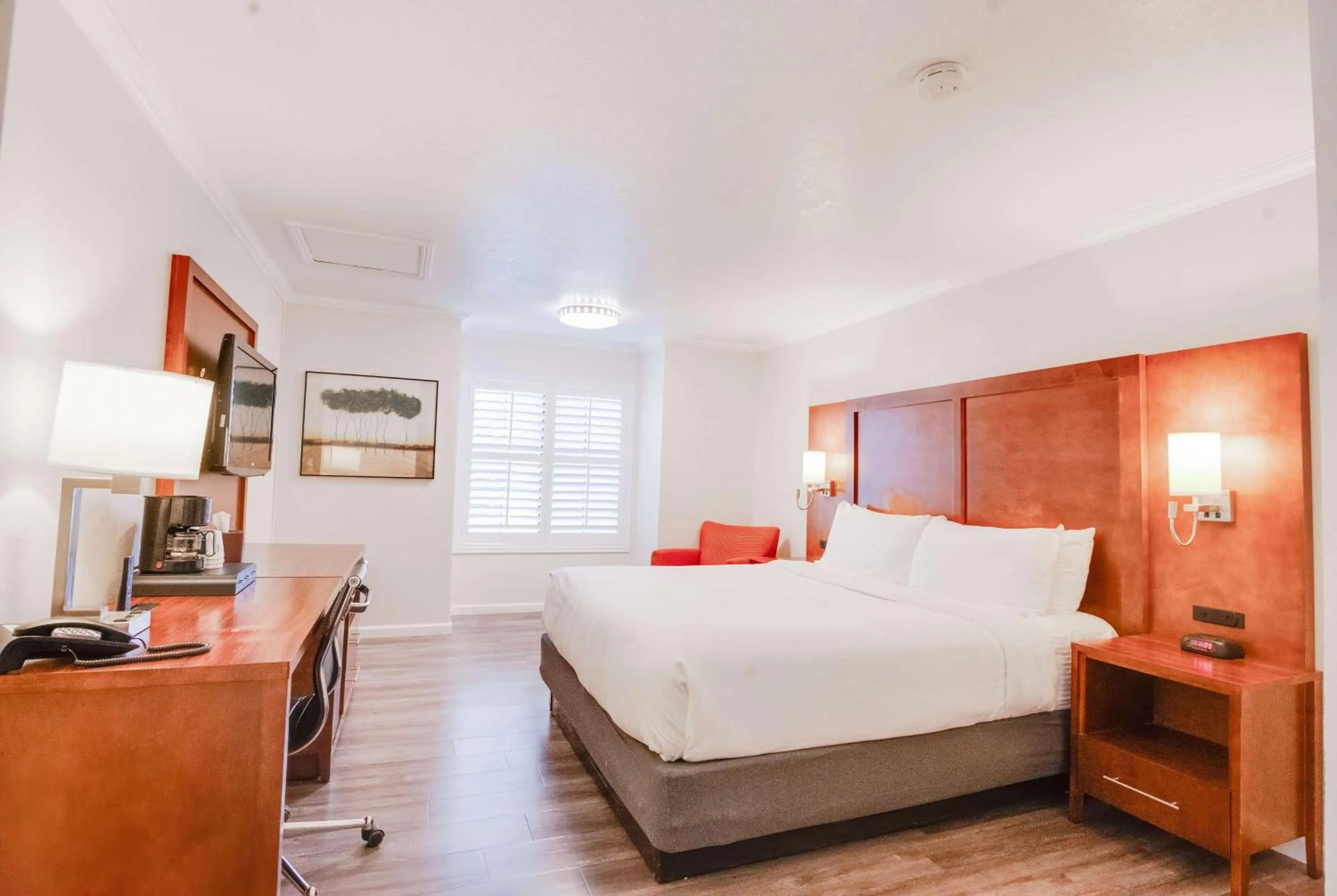 Photo of the whole room, Bed in Ramada by Wyndham Mountain View